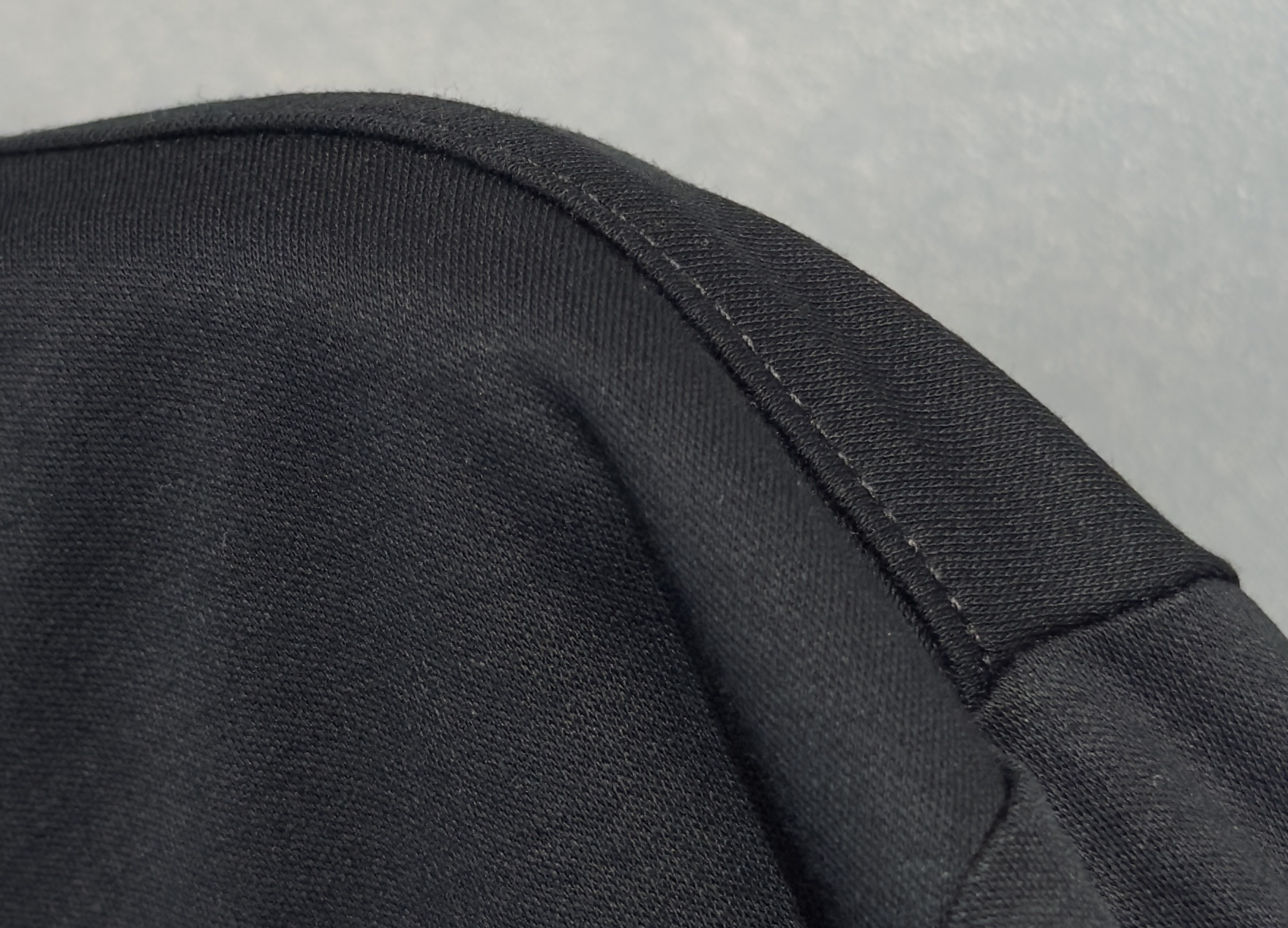 🔥HERMES 爱马仕 2025秋冬新品长袖，帅气时尚，胸前精致刺绣字母图案logo，简约百搭款。面料棉