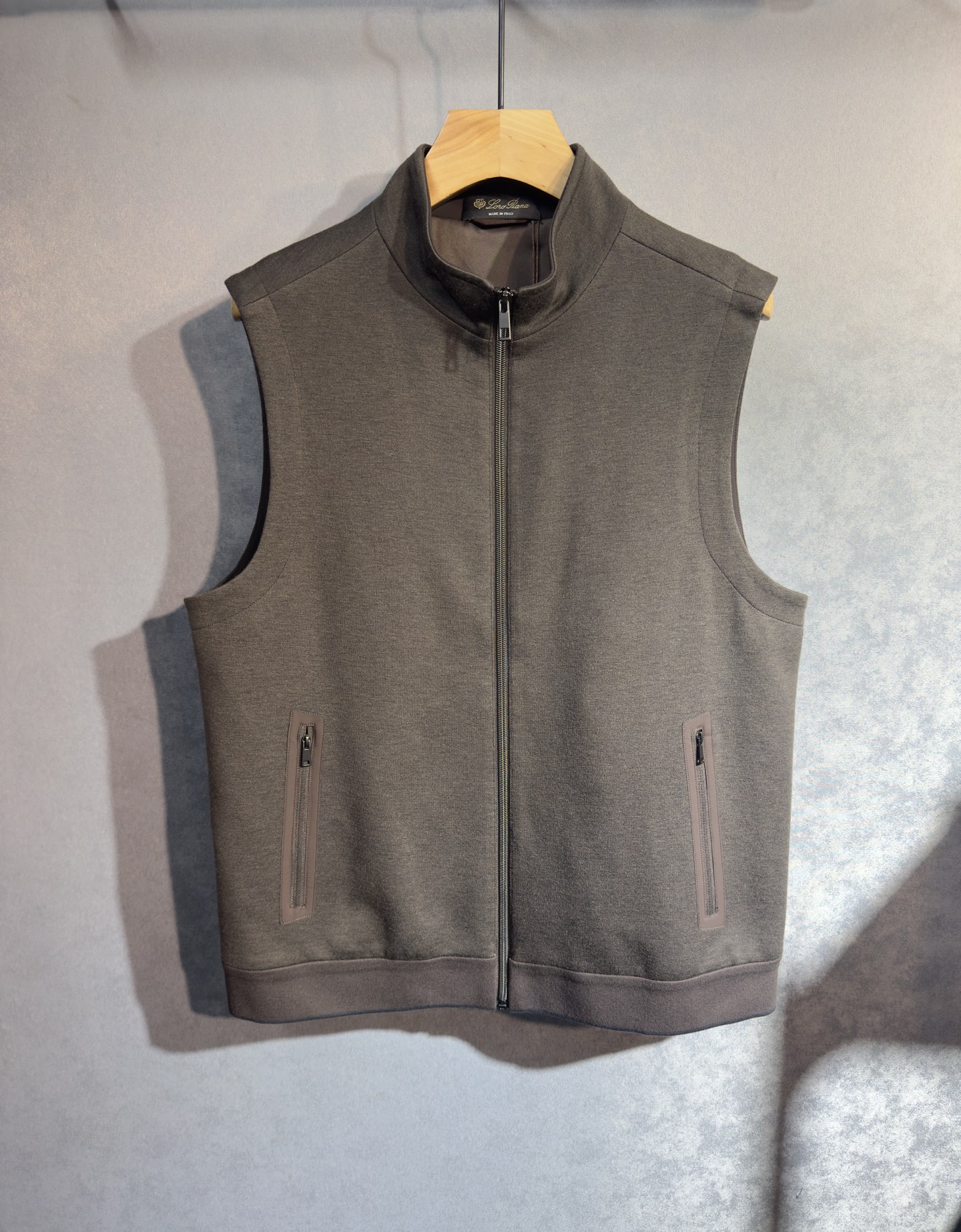 🔥lP🆕 诺悠翩雅 新款绵羊毛夹克马甲 秀场新品‼品相非常完美，非常出彩的设计，轻松将时髦感进阶，做工极