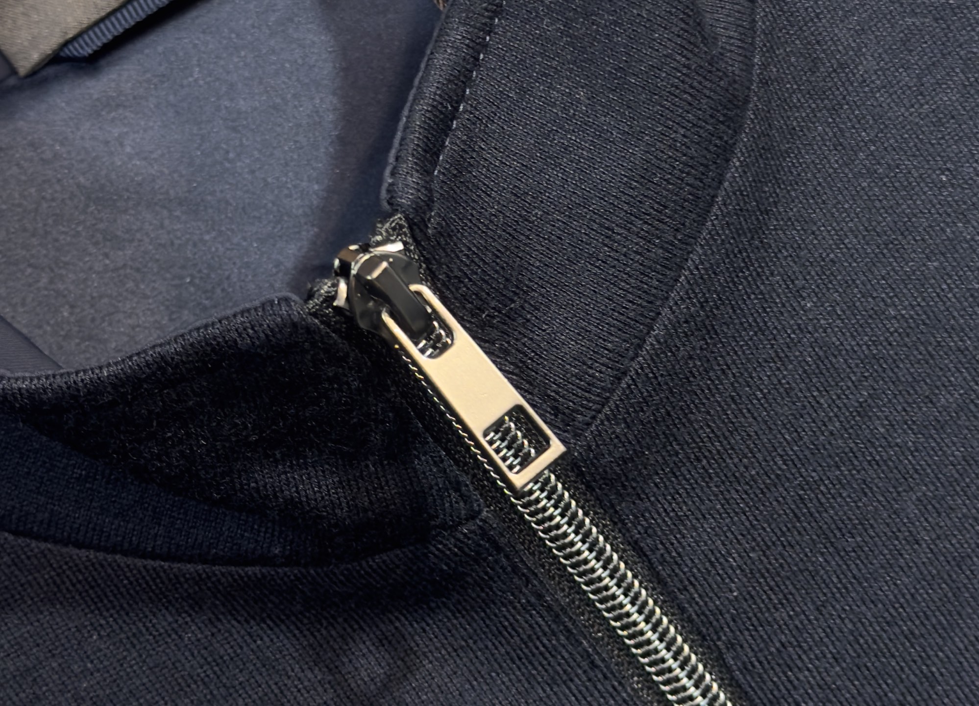 🔥lP🆕 诺悠翩雅 新款绵羊毛夹克马甲 秀场新品‼品相非常完美，非常出彩的设计，轻松将时髦感进阶，做工极