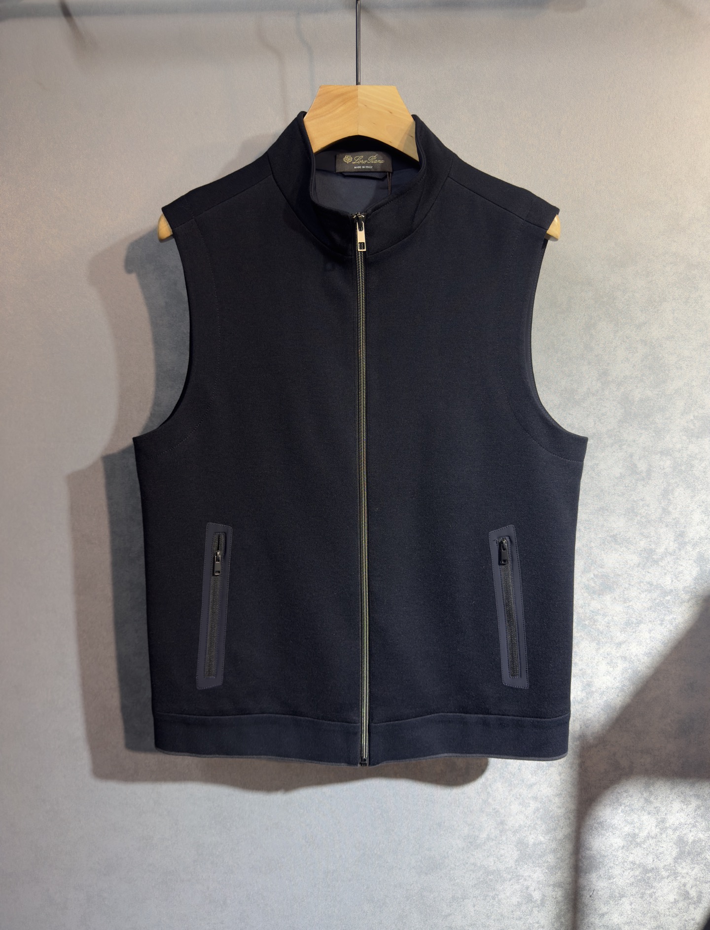 🔥lP🆕 诺悠翩雅 新款绵羊毛夹克马甲 秀场新品‼品相非常完美，非常出彩的设计，轻松将时髦感进阶，做工极