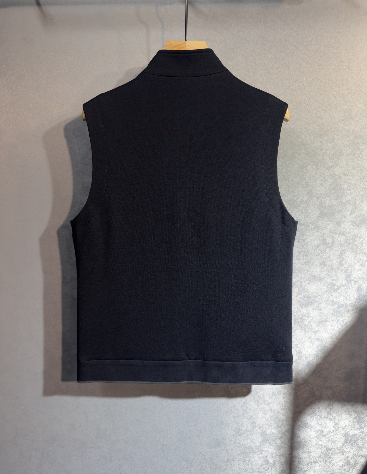 🔥lP🆕 诺悠翩雅 新款绵羊毛夹克马甲 秀场新品‼品相非常完美，非常出彩的设计，轻松将时髦感进阶，做工极