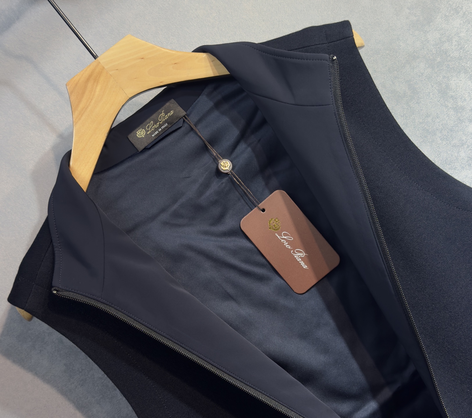 🔥lP🆕 诺悠翩雅 新款绵羊毛夹克马甲 秀场新品‼品相非常完美，非常出彩的设计，轻松将时髦感进阶，做工极