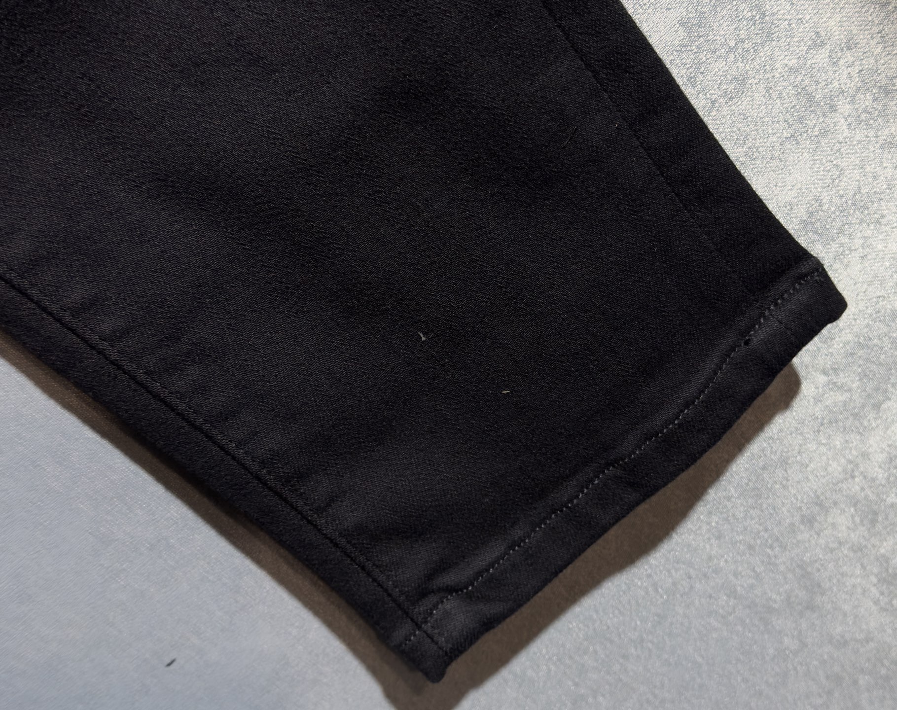 🍒 P180🔥LV 路易威登 25年ss秋冬最新品牛仔裤🔥专柜热销款 品味与价值共享 身穿着非常舒适 低调不失奢华 穿出去非常有档次,裤型款式和裁剪亦无需多言 上身精致跃然.真正一等一顶级质料 真正殿堂级的休闲裤,选用土耳其的棉花 D32生产出最有名的单宁布品质卓然 经过重水洗使得裤子很柔软  直脚的版型 不挑人 上身绝对的有型 极度奢华！码数：29-38。无37
