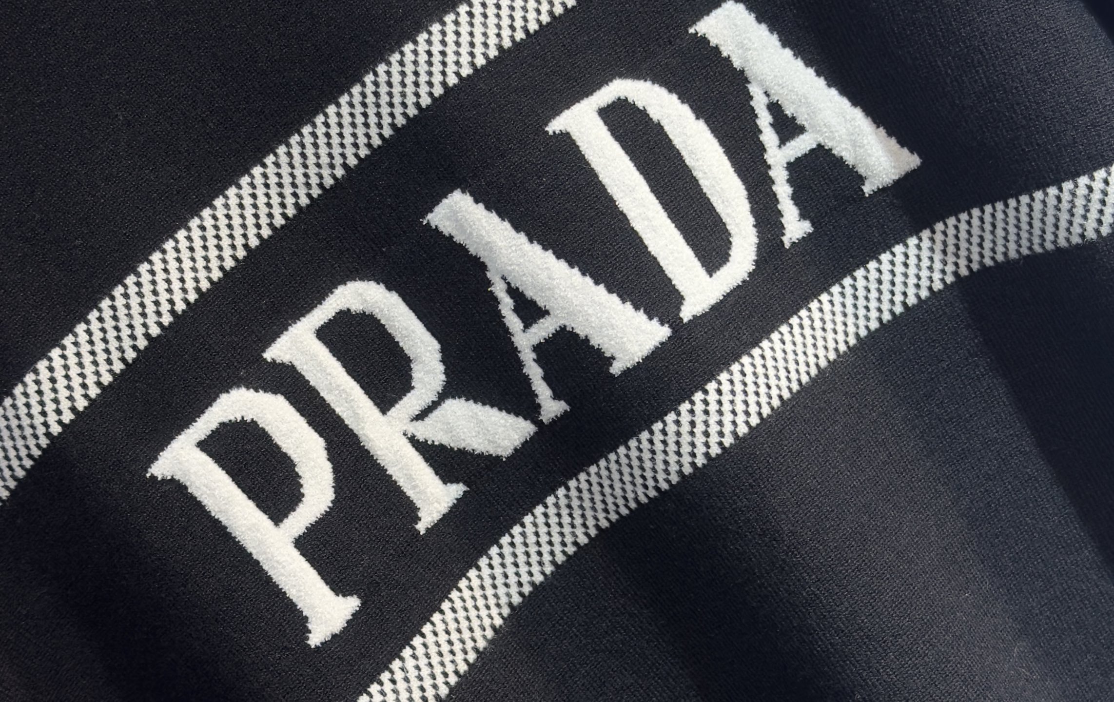 🔥🔥PRADA 普拉达 2025秋冬新款羊毛毛衣 高品质意大利进口羊毛混纺面料，高密度针织，时尚百搭毛衣