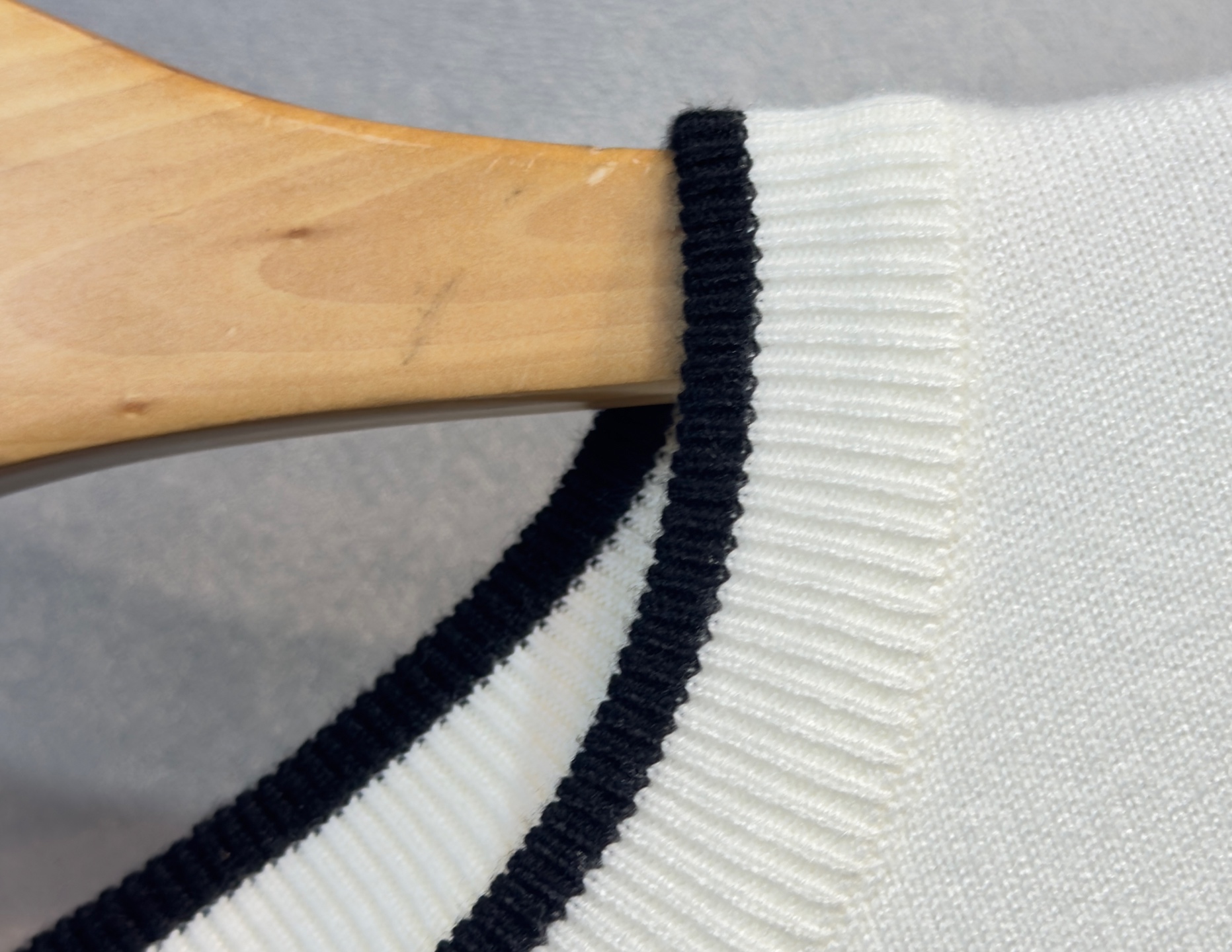 🔥🔥PRADA 普拉达 2025秋冬新款羊毛毛衣 高品质意大利进口羊毛混纺面料，高密度针织，时尚百搭毛衣