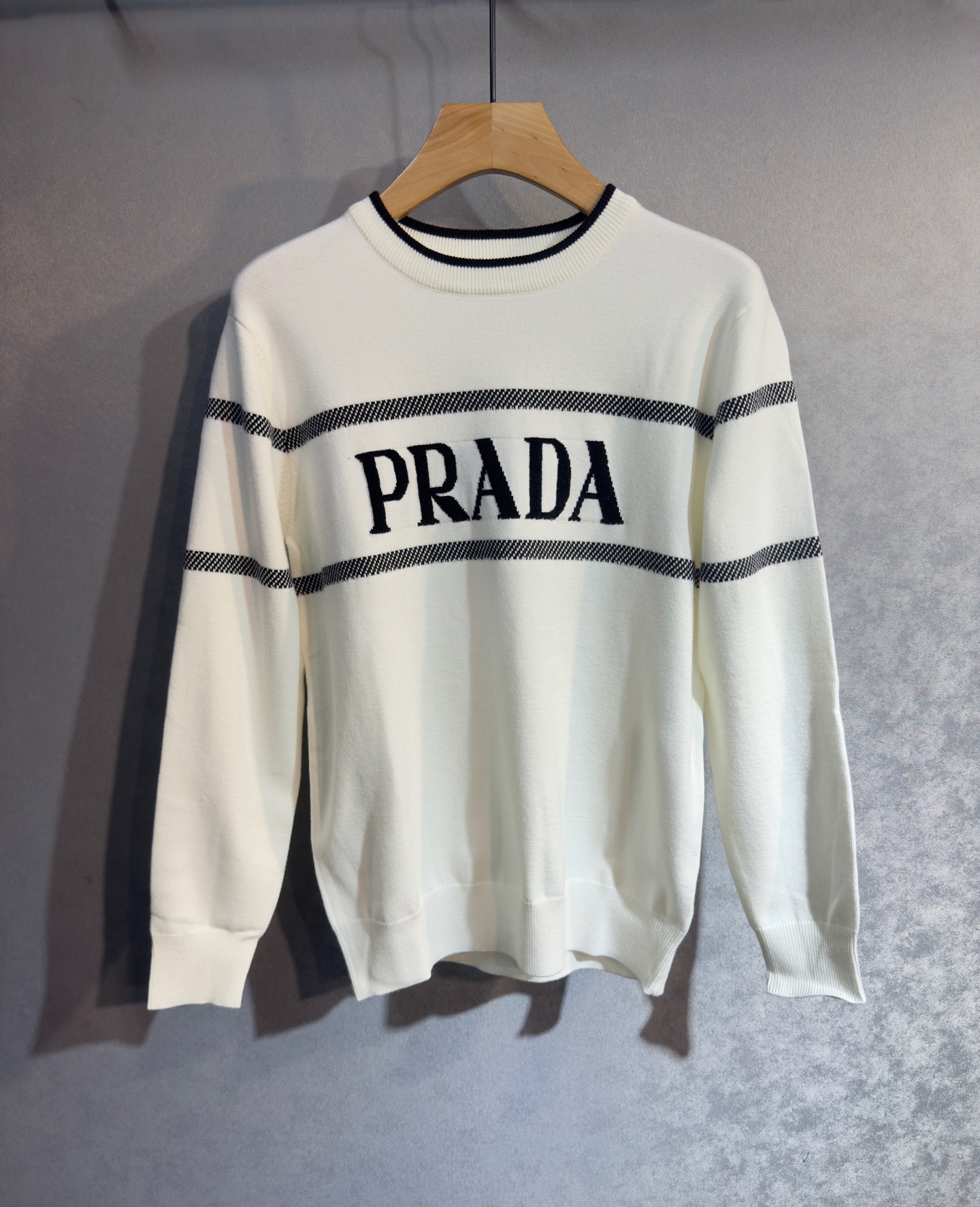 🔥🔥PRADA 普拉达 2025秋冬新款羊毛毛衣 高品质意大利进口羊毛混纺面料，高密度针织，时尚百搭毛衣