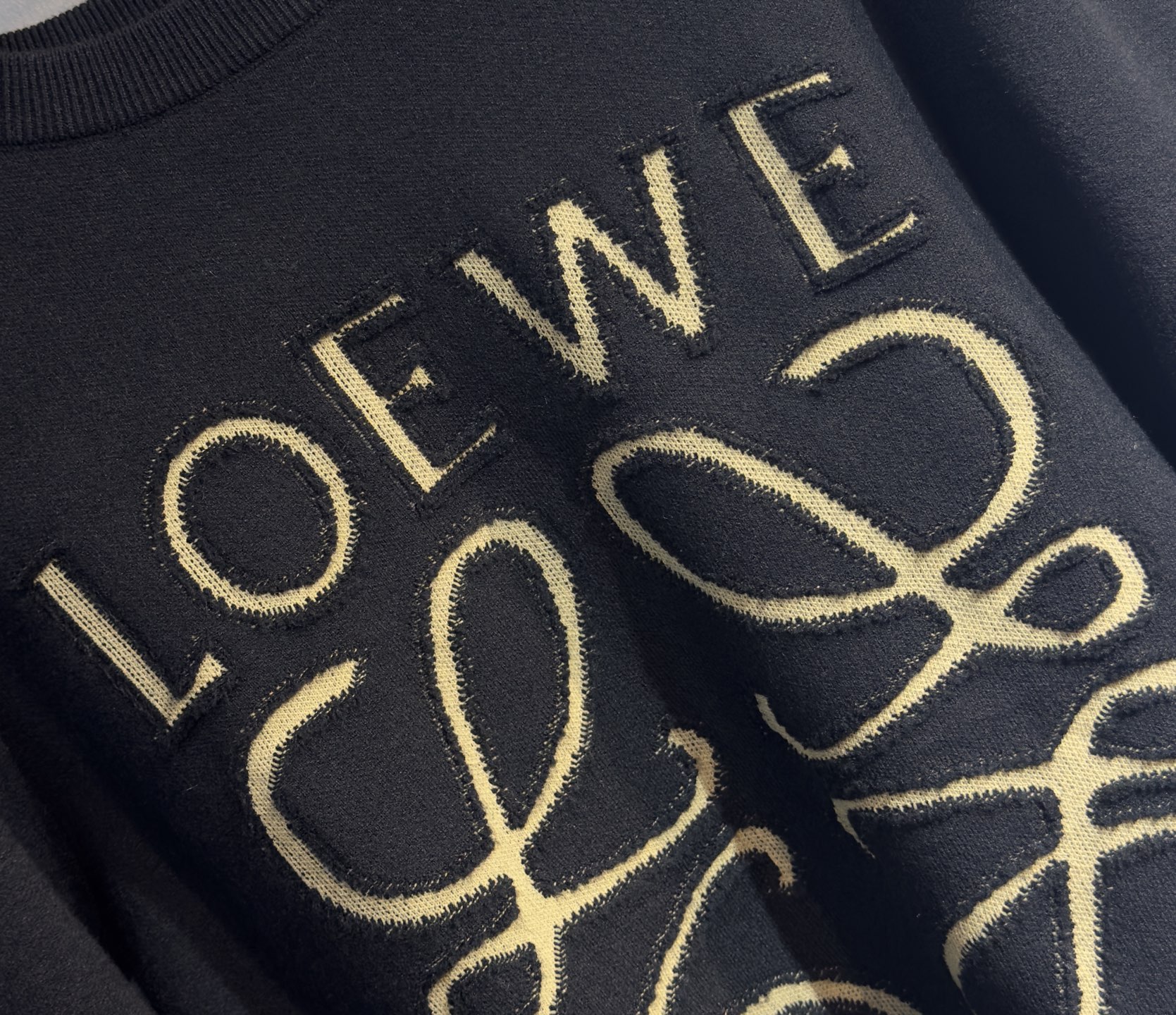 🔥🔥LOEWE 罗意威 2025秋冬新款羊毛毛衣 高品质意大利进口羊毛混纺面料，高密度针织，时尚百搭毛衣