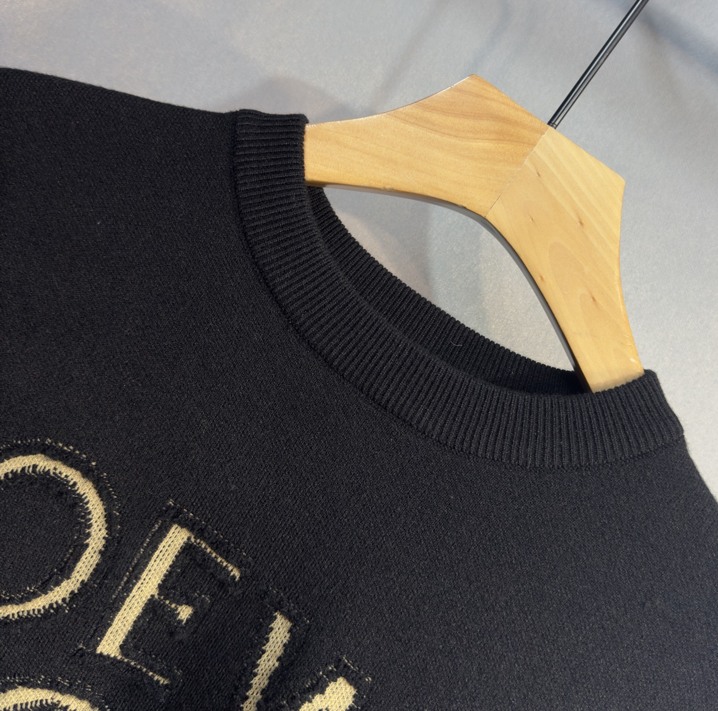 🔥🔥LOEWE 罗意威 2025秋冬新款羊毛毛衣 高品质意大利进口羊毛混纺面料，高密度针织，时尚百搭毛衣