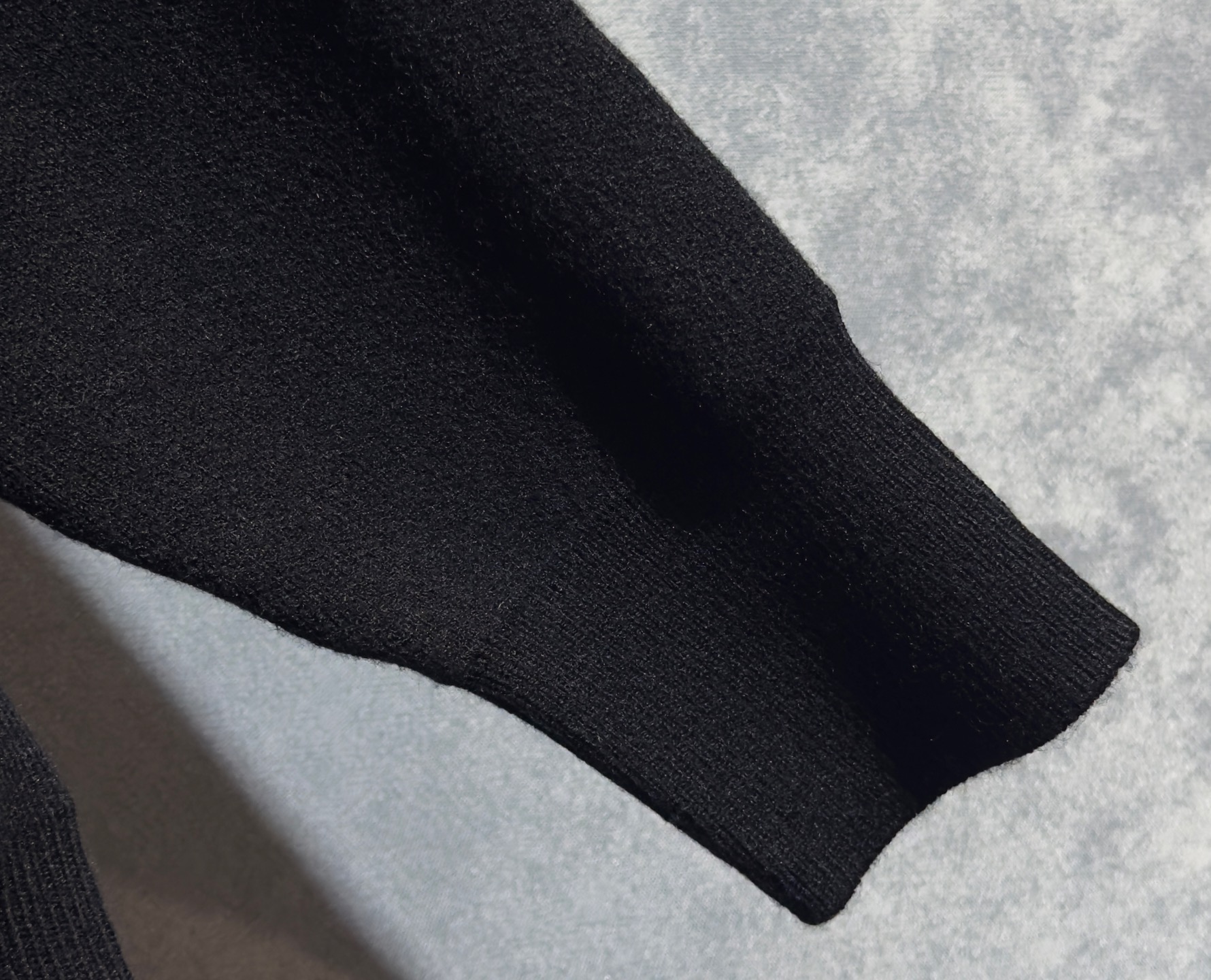 🔥🔥LOEWE 罗意威 2025秋冬新款羊毛毛衣 高品质意大利进口羊毛混纺面料，高密度针织，时尚百搭毛衣