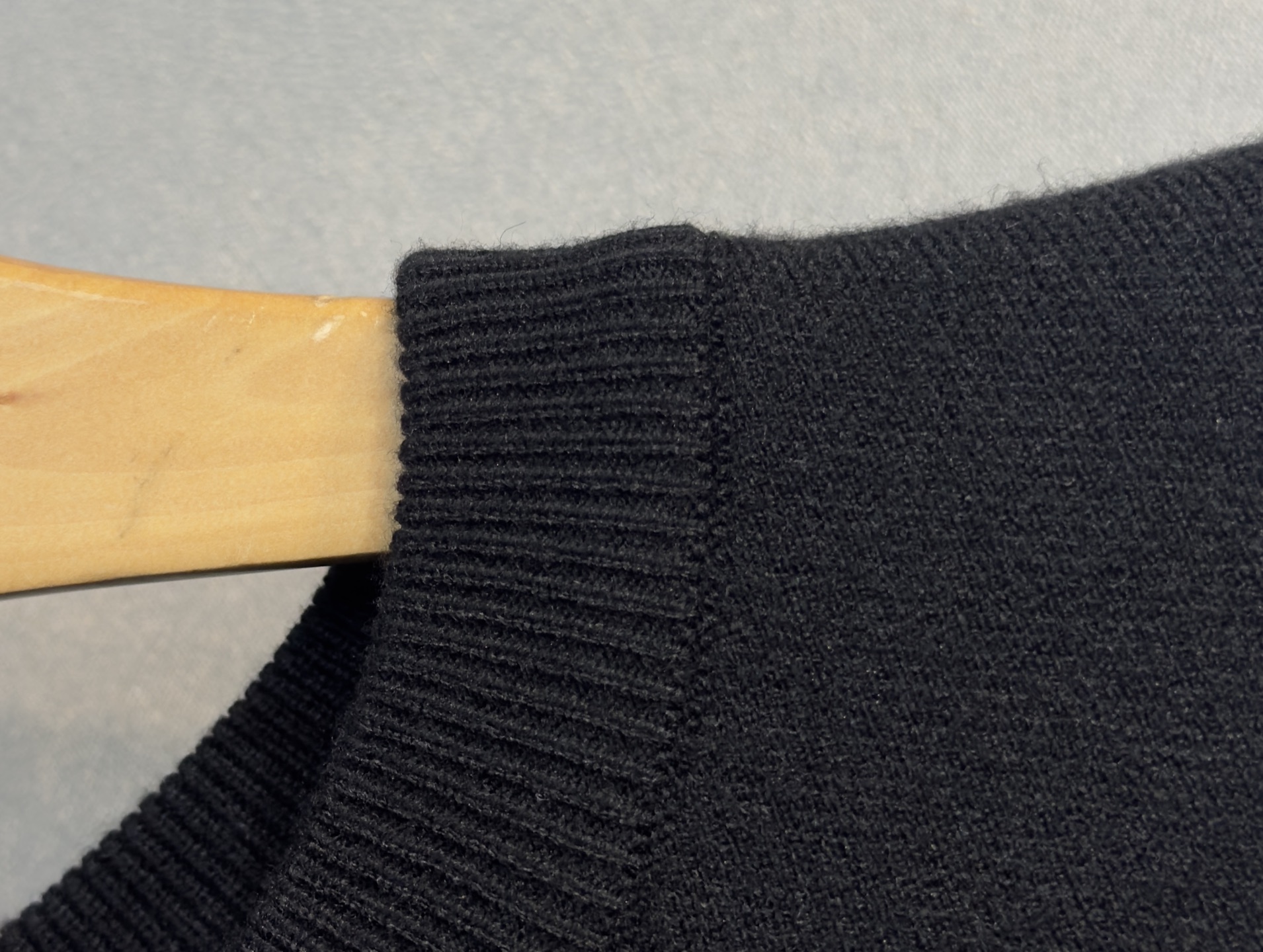 🔥🔥LOEWE 罗意威 2025秋冬新款羊毛毛衣 高品质意大利进口羊毛混纺面料，高密度针织，时尚百搭毛衣