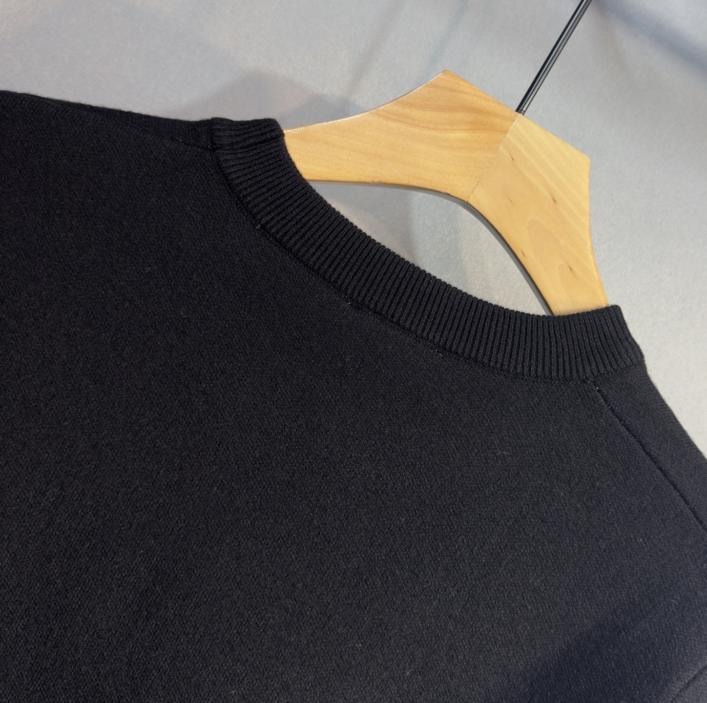 🔥🔥LOEWE 罗意威 2025秋冬新款羊毛毛衣 高品质意大利进口羊毛混纺面料，高密度针织，时尚百搭毛衣