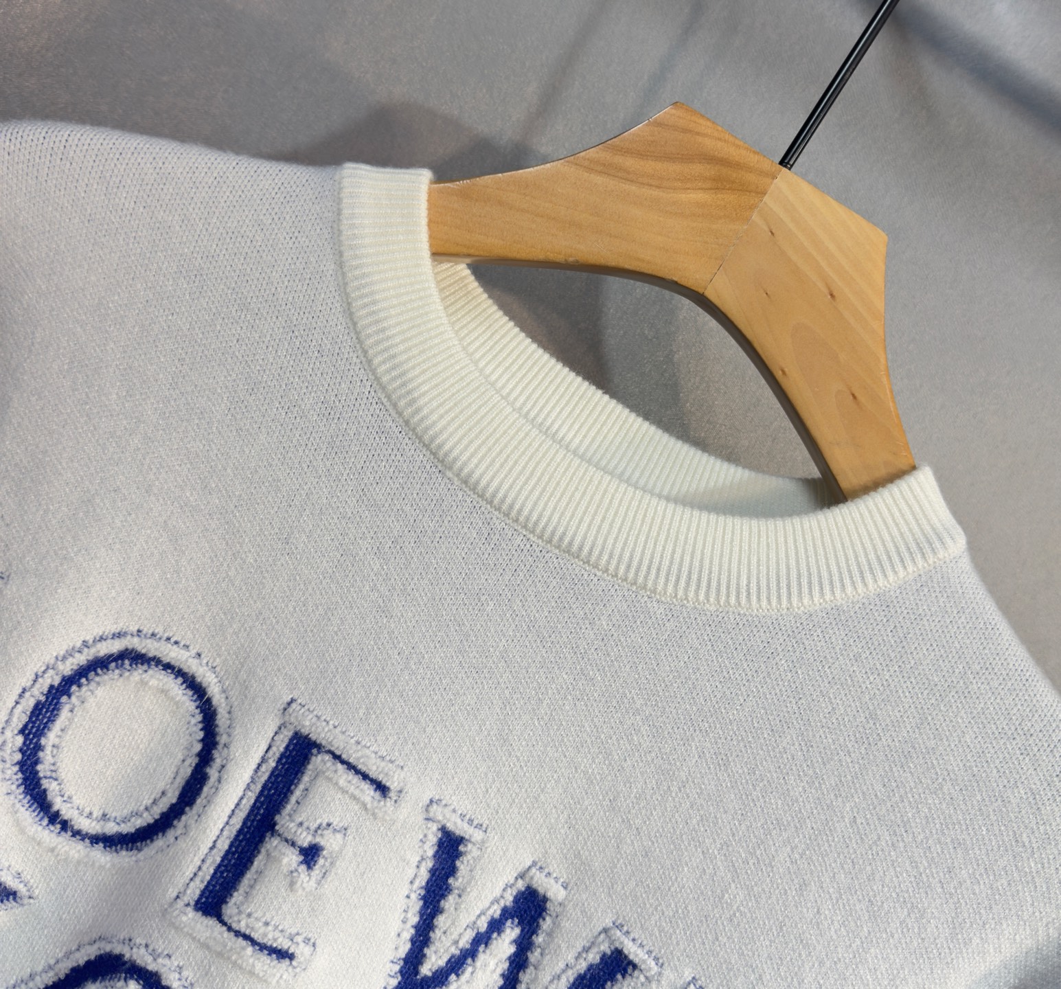 🔥🔥LOEWE 罗意威 2025秋冬新款羊毛毛衣 高品质意大利进口羊毛混纺面料，高密度针织，时尚百搭毛衣