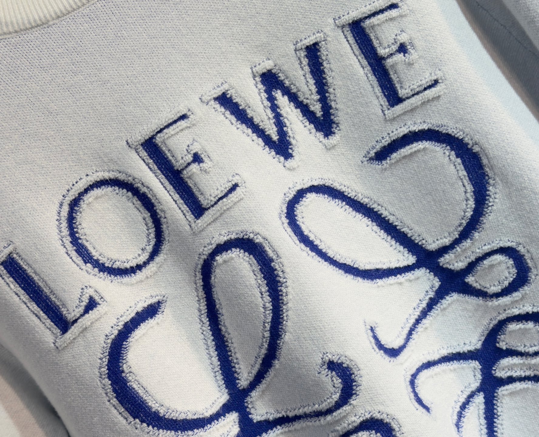 🔥🔥LOEWE 罗意威 2025秋冬新款羊毛毛衣 高品质意大利进口羊毛混纺面料，高密度针织，时尚百搭毛衣