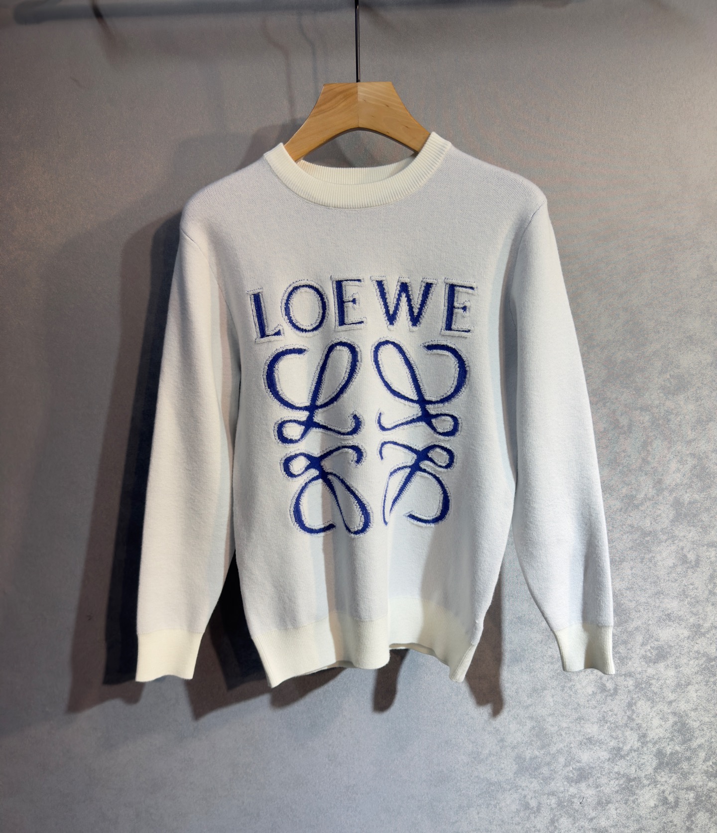 🔥🔥LOEWE 罗意威 2025秋冬新款羊毛毛衣 高品质意大利进口羊毛混纺面料，高密度针织，时尚百搭毛衣