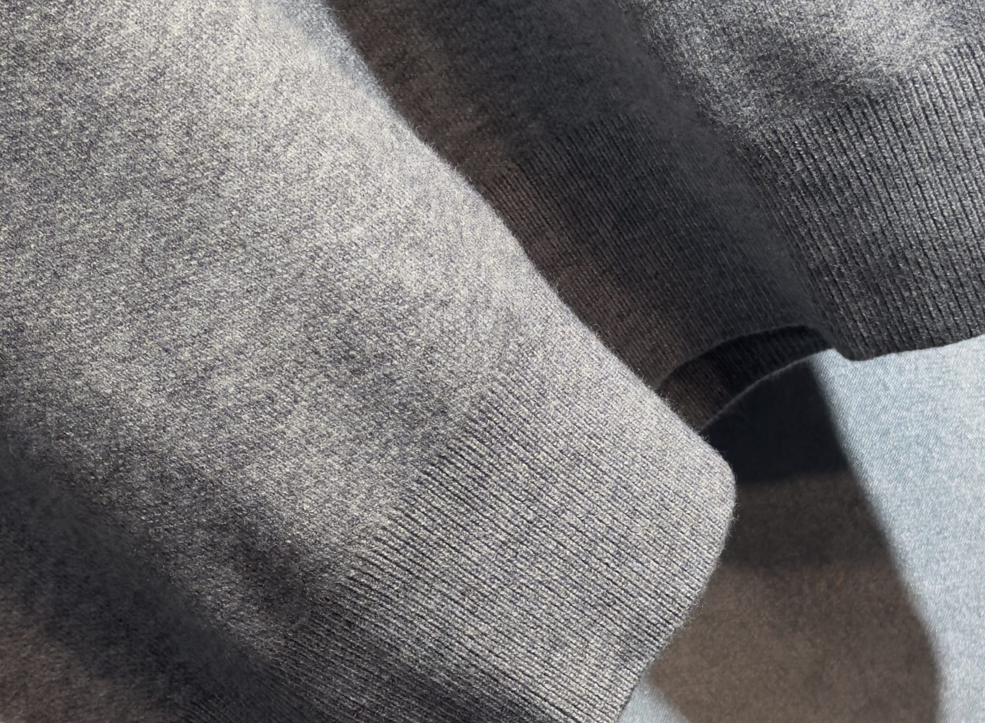 🔥🔥LOEWE 罗意威 2025秋冬新款羊毛毛衣 高品质意大利进口羊毛混纺面料，高密度针织，时尚百搭毛衣