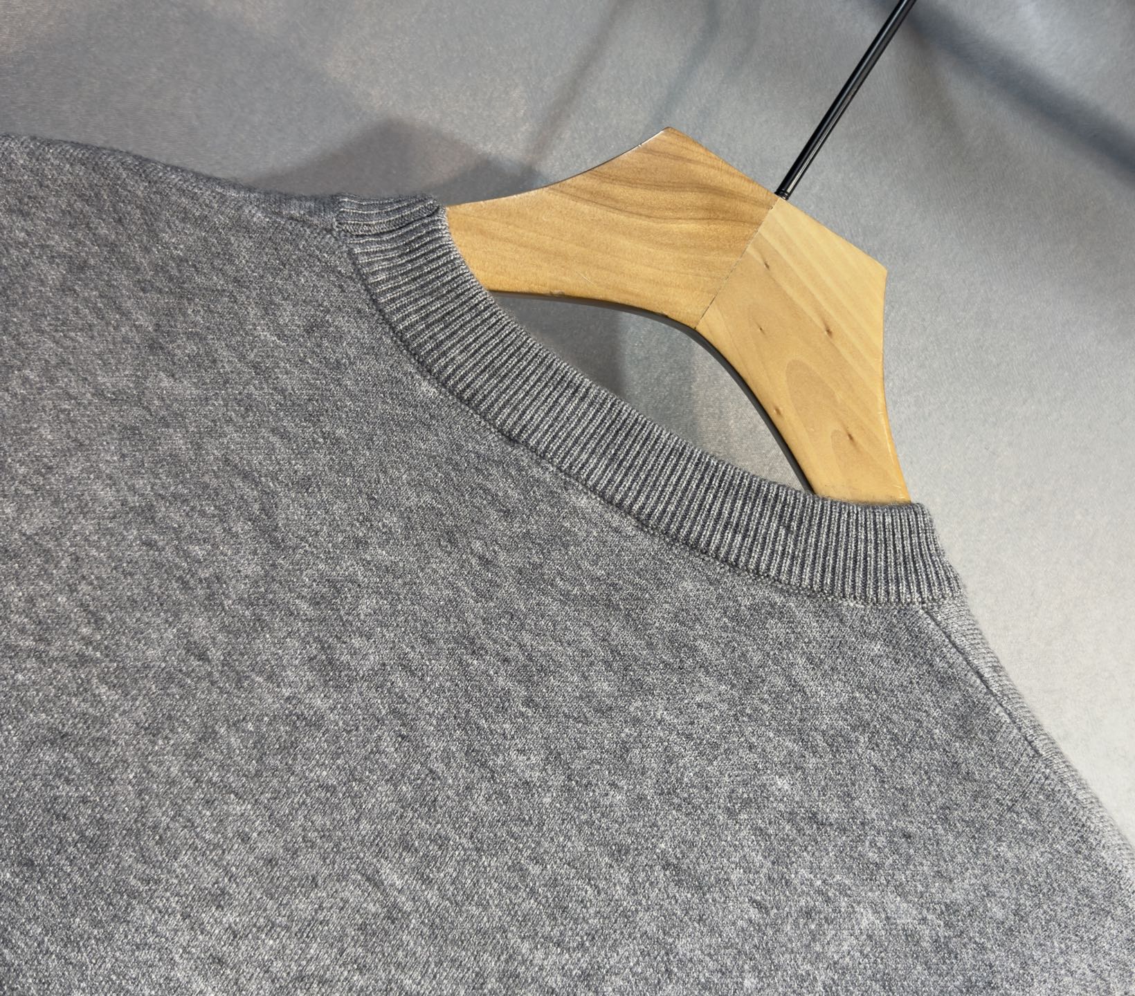 🔥🔥LOEWE 罗意威 2025秋冬新款羊毛毛衣 高品质意大利进口羊毛混纺面料，高密度针织，时尚百搭毛衣