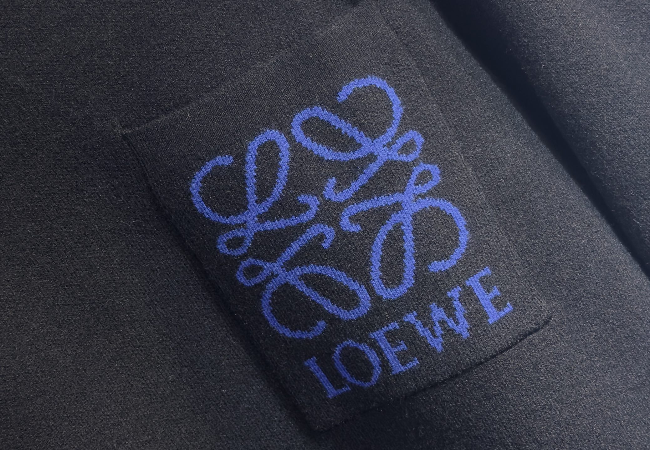 🔥🔥LOEWE 罗意威 2025秋冬新款羊毛毛衣 高品质意大利进口羊毛混纺面料，高密度针织，时尚百搭毛衣