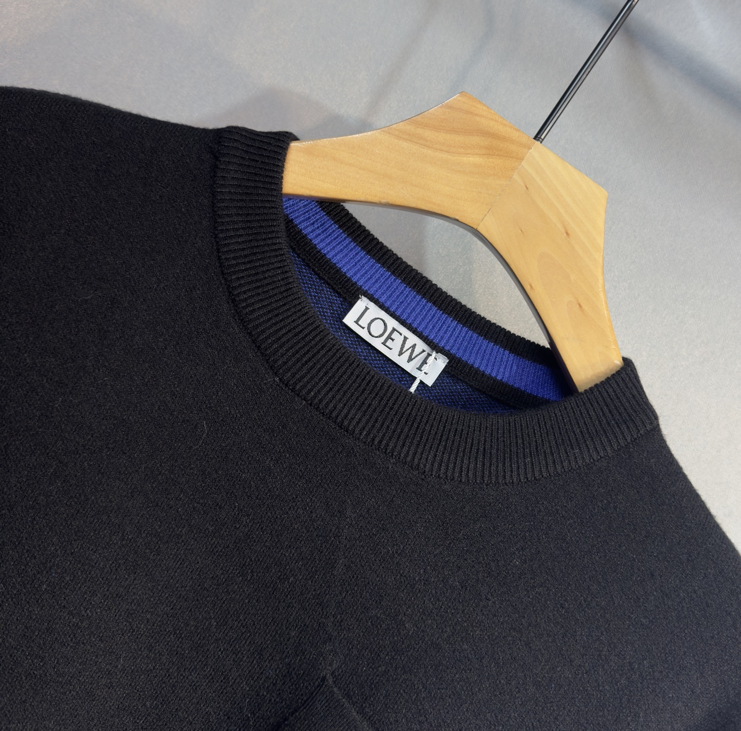 🔥🔥LOEWE 罗意威 2025秋冬新款羊毛毛衣 高品质意大利进口羊毛混纺面料，高密度针织，时尚百搭毛衣