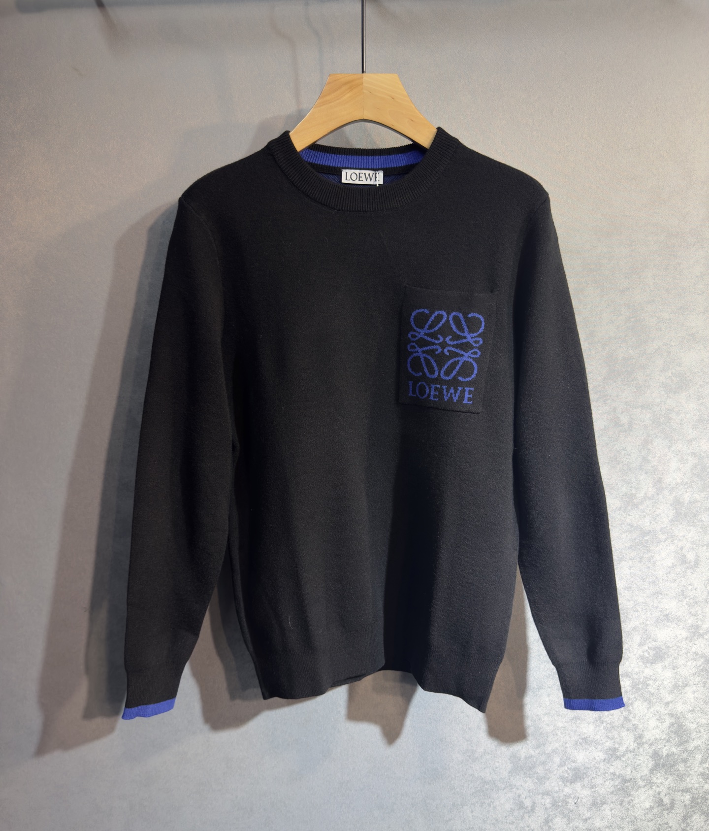 🔥🔥LOEWE 罗意威 2025秋冬新款羊毛毛衣 高品质意大利进口羊毛混纺面料，高密度针织，时尚百搭毛衣