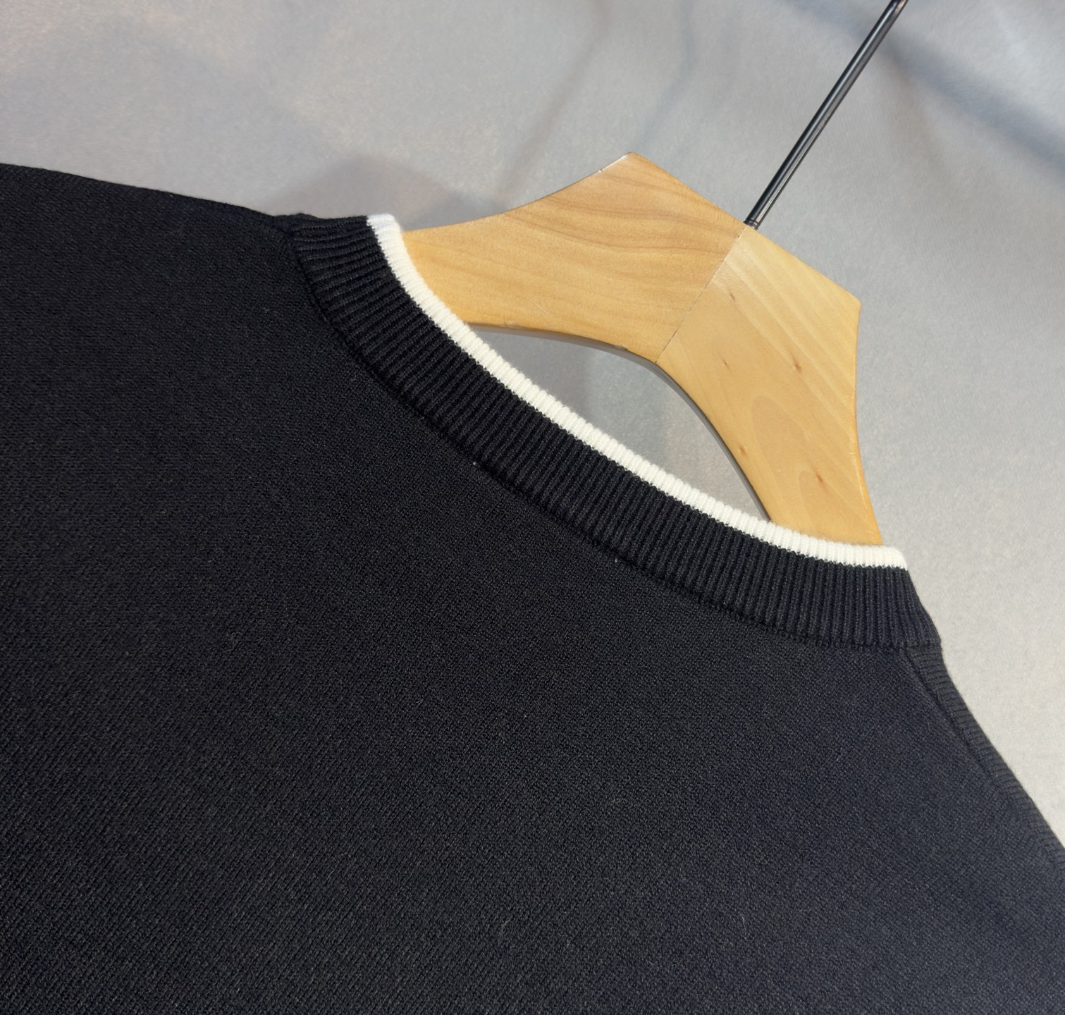 🔥🔥LOEWE 罗意威 2025秋冬新款羊毛毛衣 高品质意大利进口羊毛混纺面料，高密度针织，时尚百搭毛衣