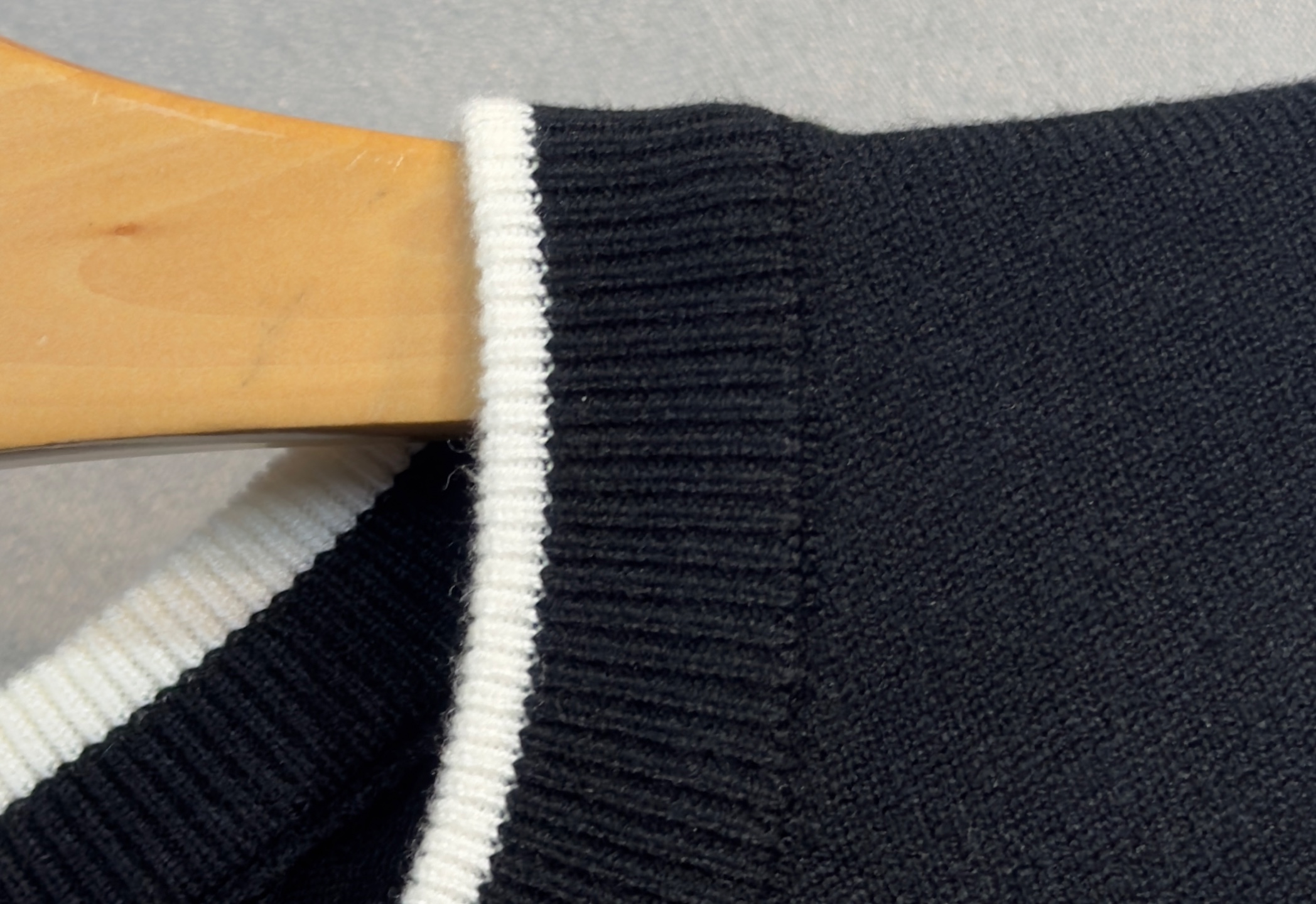 🔥🔥LOEWE 罗意威 2025秋冬新款羊毛毛衣 高品质意大利进口羊毛混纺面料，高密度针织，时尚百搭毛衣