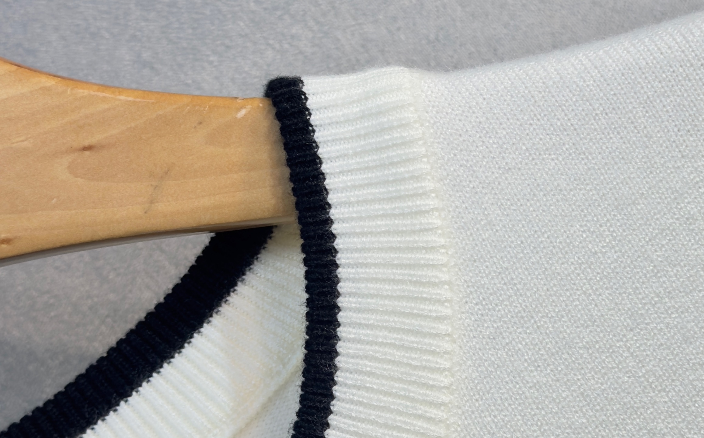 🔥🔥LOEWE 罗意威 2025秋冬新款羊毛毛衣 高品质意大利进口羊毛混纺面料，高密度针织，时尚百搭毛衣