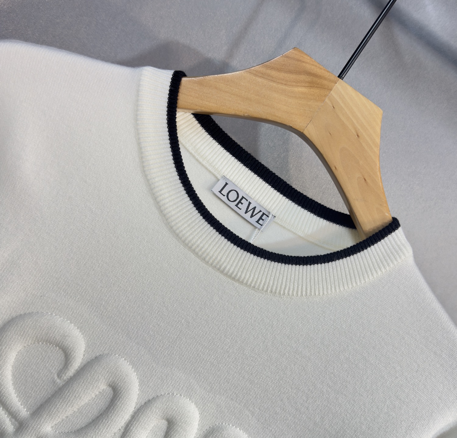 🔥🔥LOEWE 罗意威 2025秋冬新款羊毛毛衣 高品质意大利进口羊毛混纺面料，高密度针织，时尚百搭毛衣