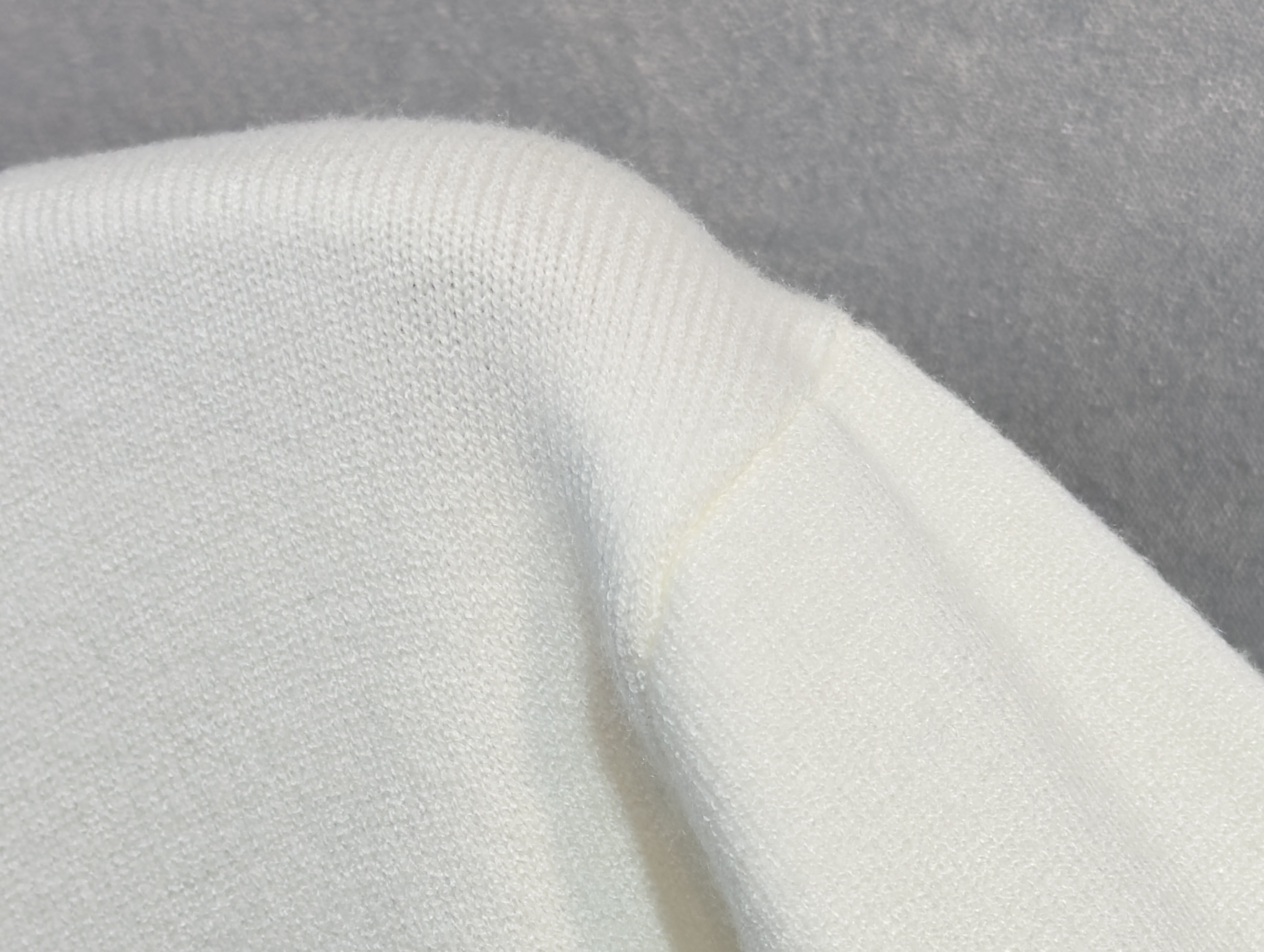 🔥🔥LOEWE 罗意威 2025秋冬新款羊毛毛衣 高品质意大利进口羊毛混纺面料，高密度针织，时尚百搭毛衣