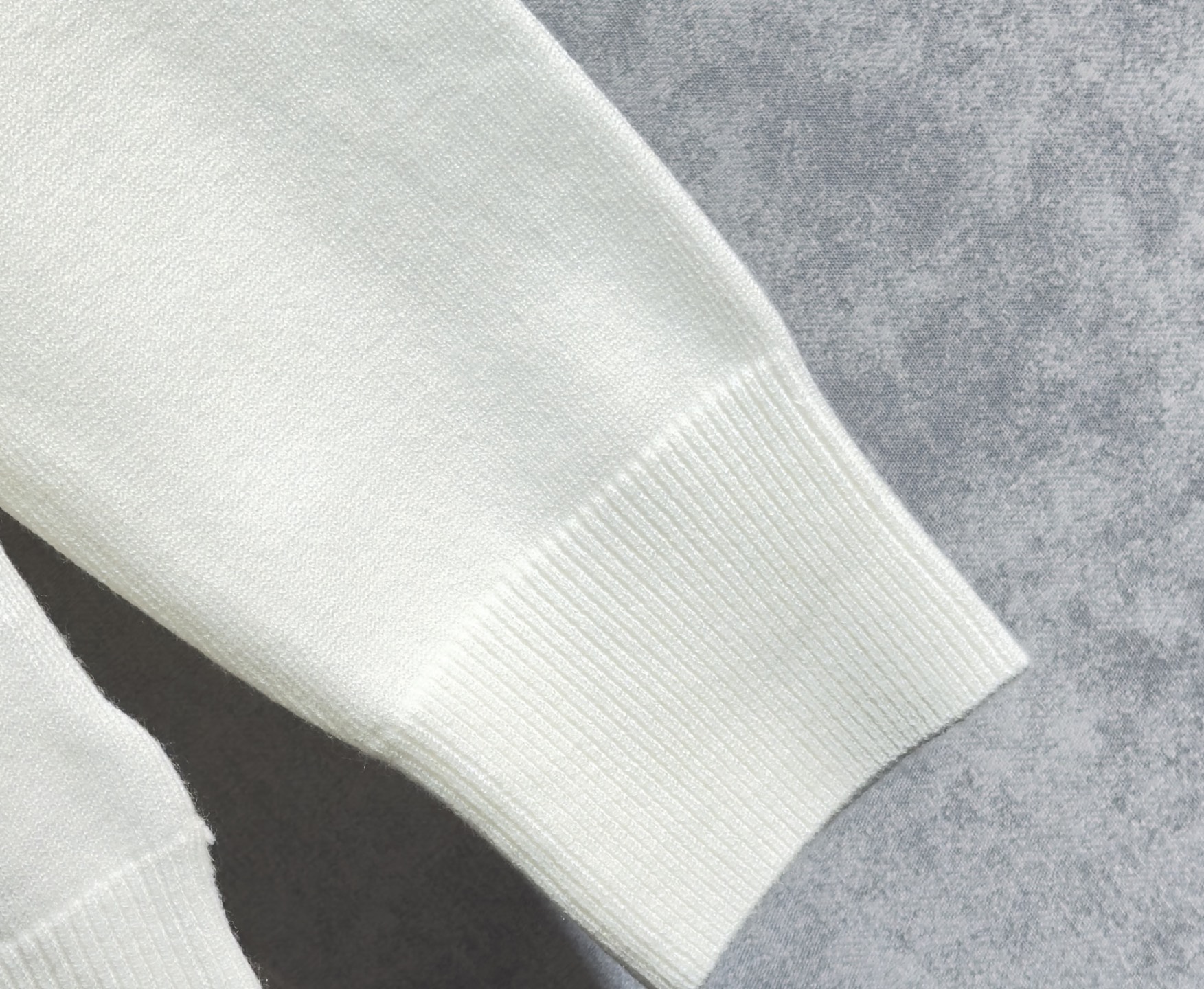 🔥🔥LOEWE 罗意威 2025秋冬新款羊毛毛衣 高品质意大利进口羊毛混纺面料，高密度针织，时尚百搭毛衣