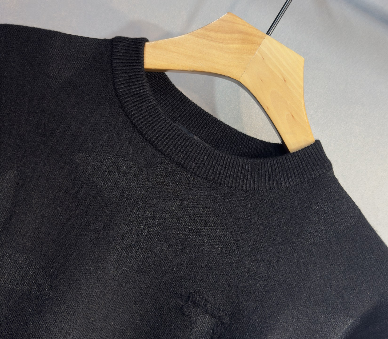 🔥LV 路易威登 2025秋冬新款羊毛毛衣 高品质意大利进口羊毛混纺面料，高密度针织，时尚百搭毛衣，帅气