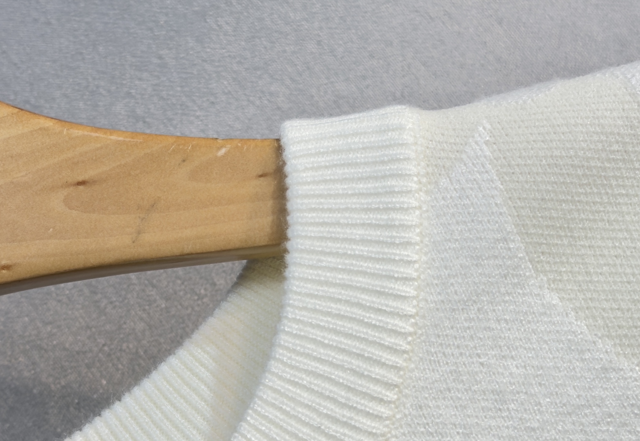 🔥LV 路易威登 2025秋冬新款羊毛毛衣 高品质意大利进口羊毛混纺面料，高密度针织，时尚百搭毛衣，帅气