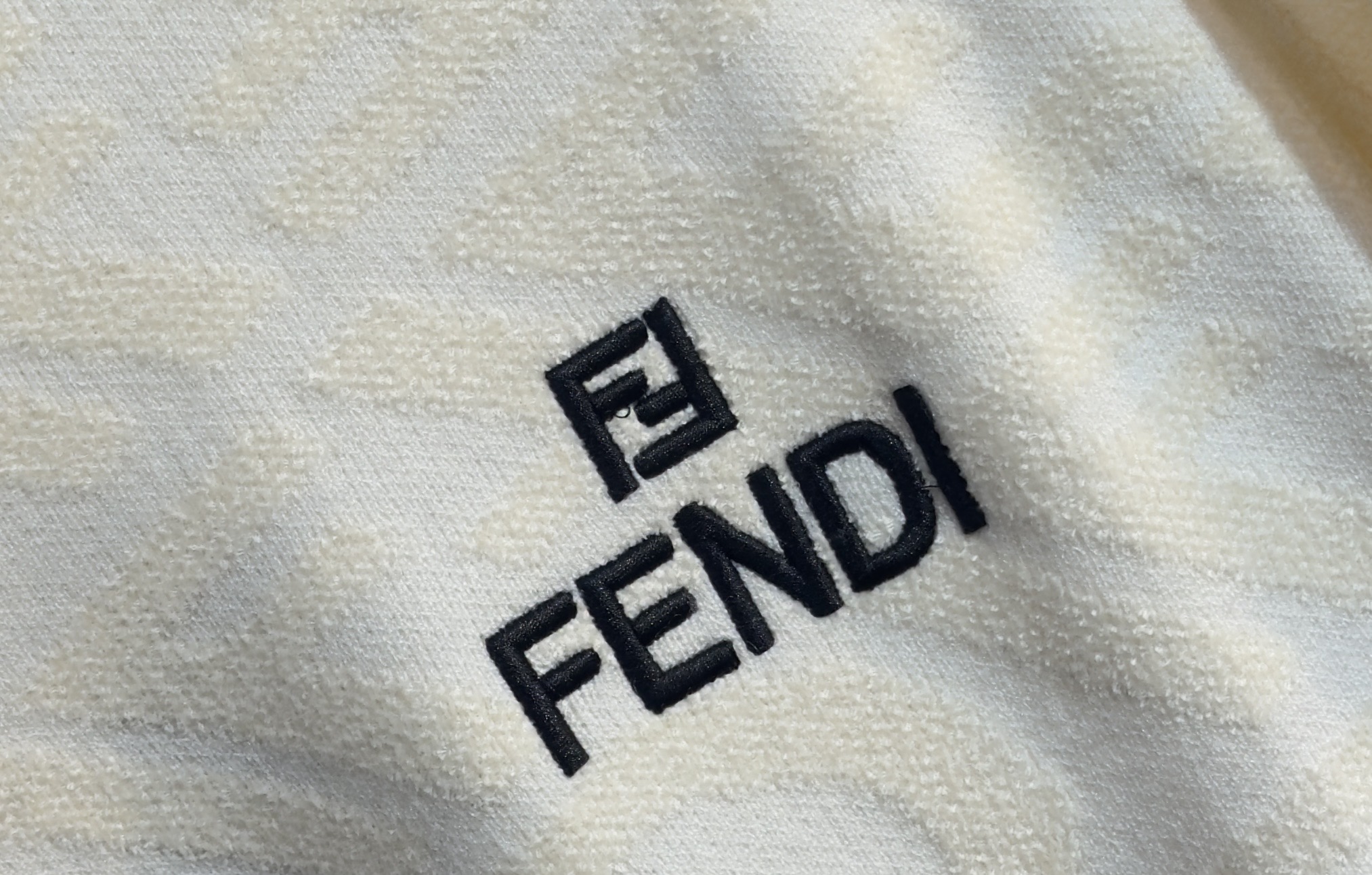 🔥FENDI 芬迪 2025秋冬新款羊毛毛衣 高品质意大利进口羊毛混纺面料，高密度针织，时尚百搭毛衣，帅