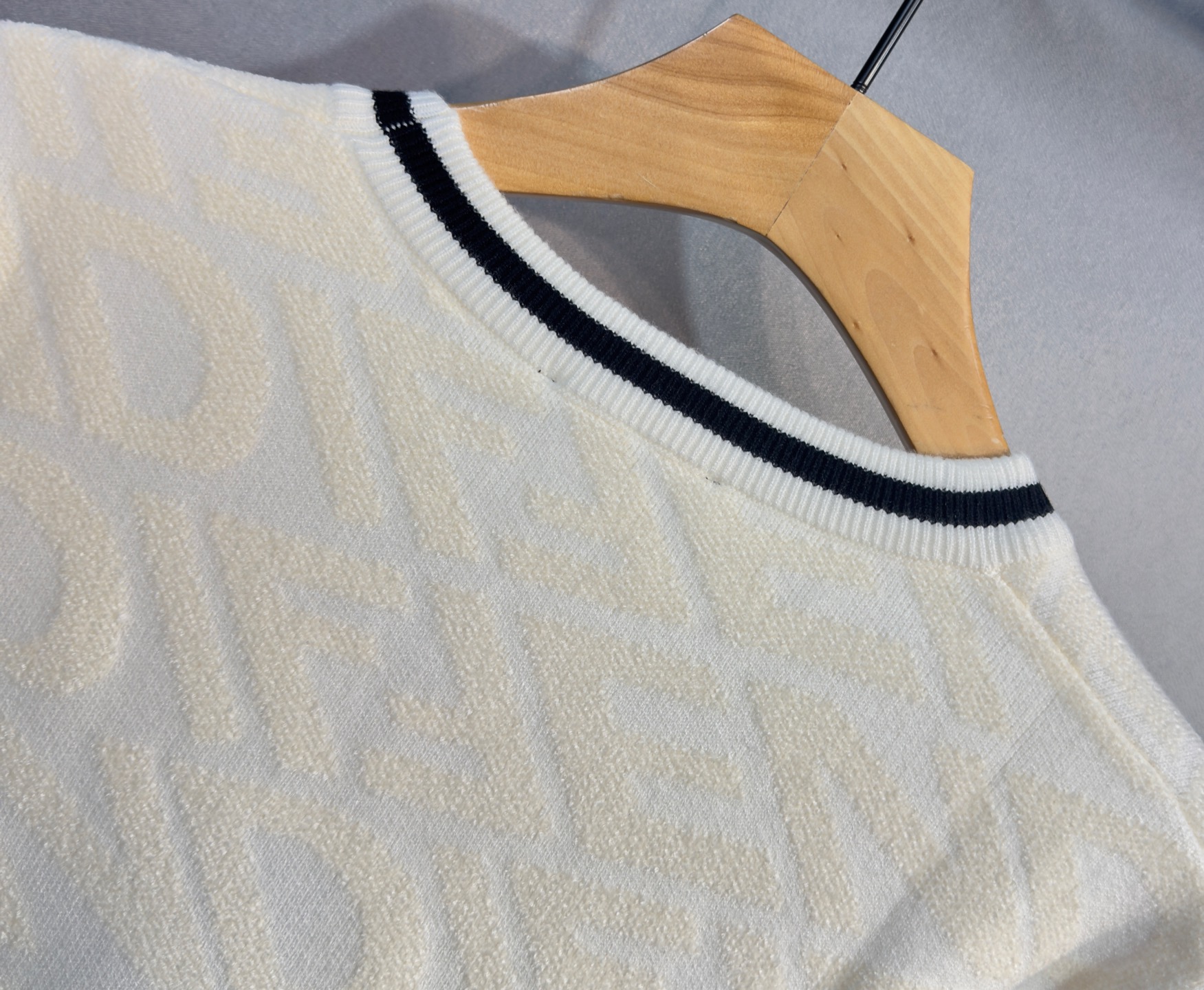 🔥FENDI 芬迪 2025秋冬新款羊毛毛衣 高品质意大利进口羊毛混纺面料，高密度针织，时尚百搭毛衣，帅