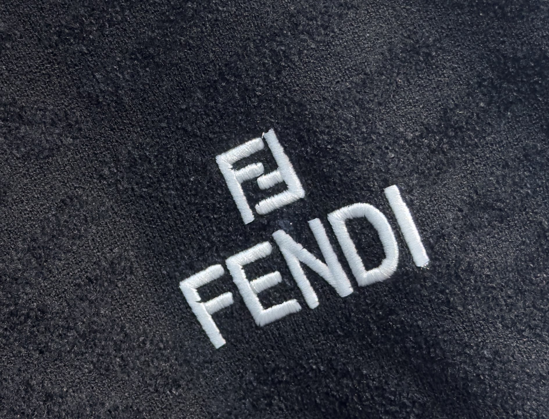 🔥FENDI 芬迪 2025秋冬新款羊毛毛衣 高品质意大利进口羊毛混纺面料，高密度针织，时尚百搭毛衣，帅