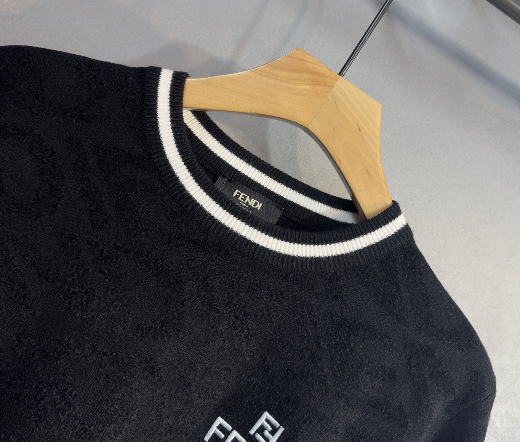 🔥FENDI 芬迪 2025秋冬新款羊毛毛衣 高品质意大利进口羊毛混纺面料，高密度针织，时尚百搭毛衣，帅