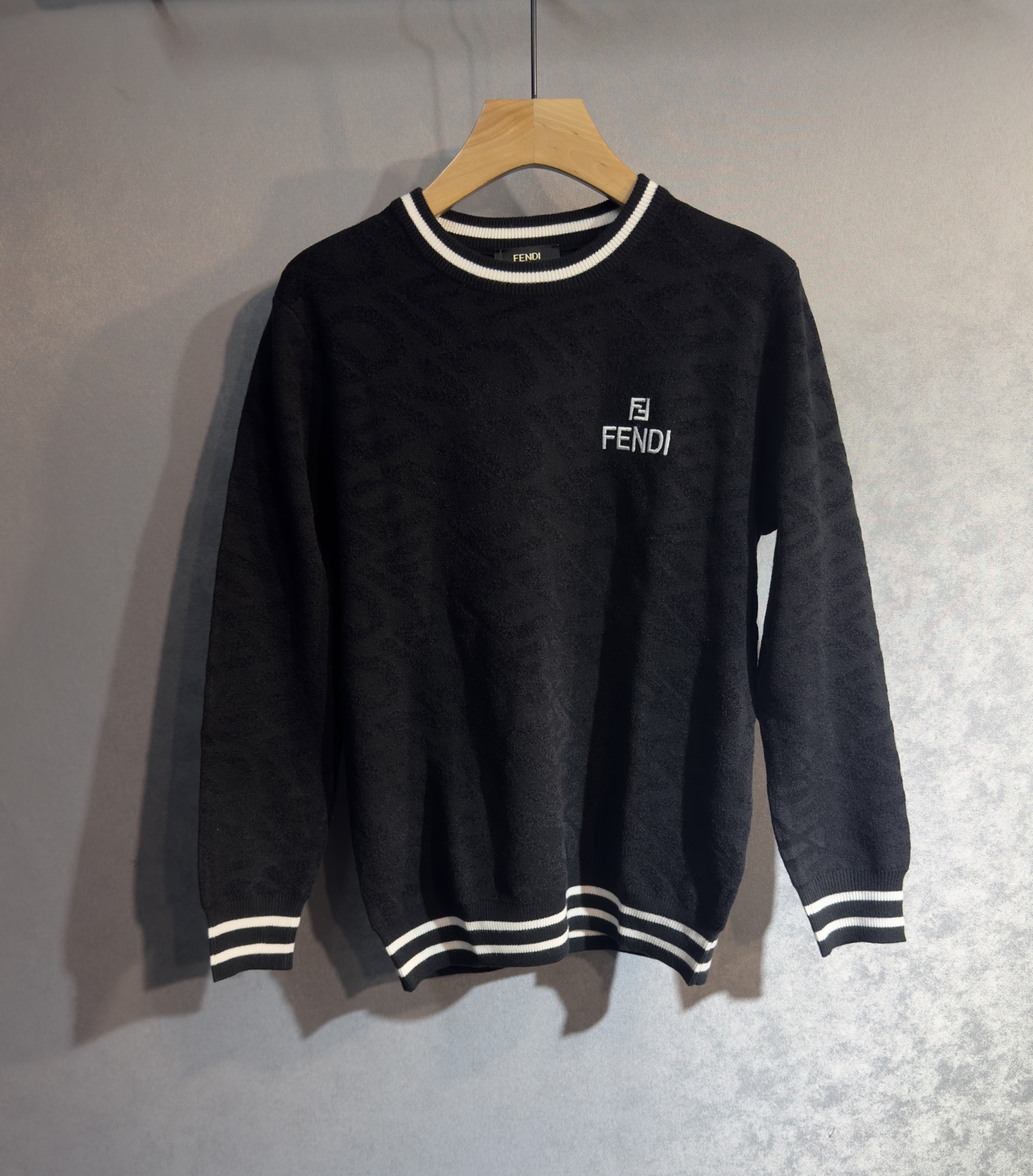 🔥FENDI 芬迪 2025秋冬新款羊毛毛衣 高品质意大利进口羊毛混纺面料，高密度针织，时尚百搭毛衣，帅