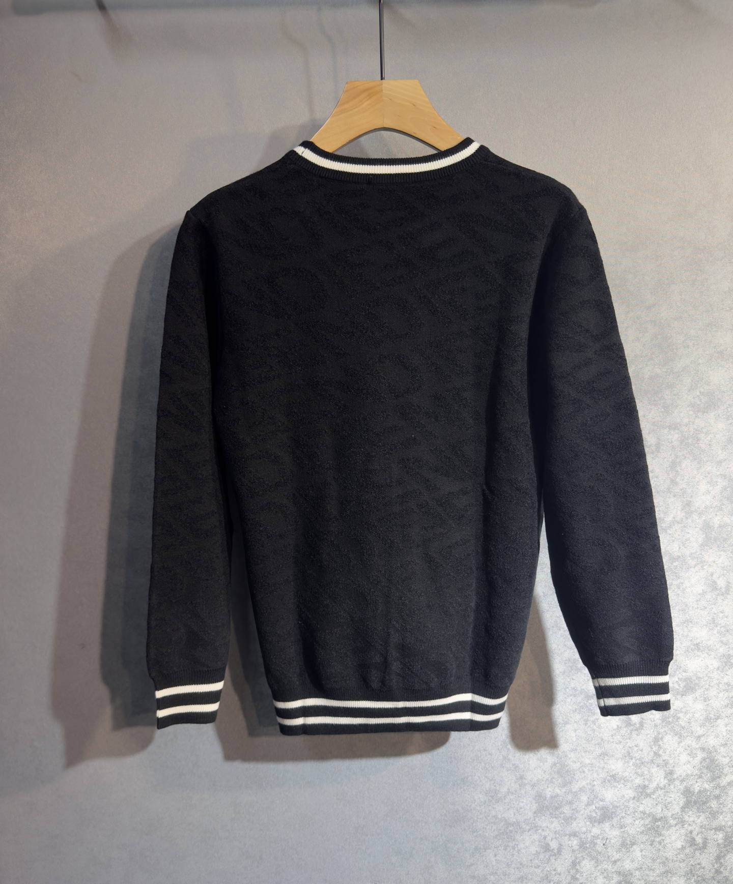 🔥FENDI 芬迪 2025秋冬新款羊毛毛衣 高品质意大利进口羊毛混纺面料，高密度针织，时尚百搭毛衣，帅