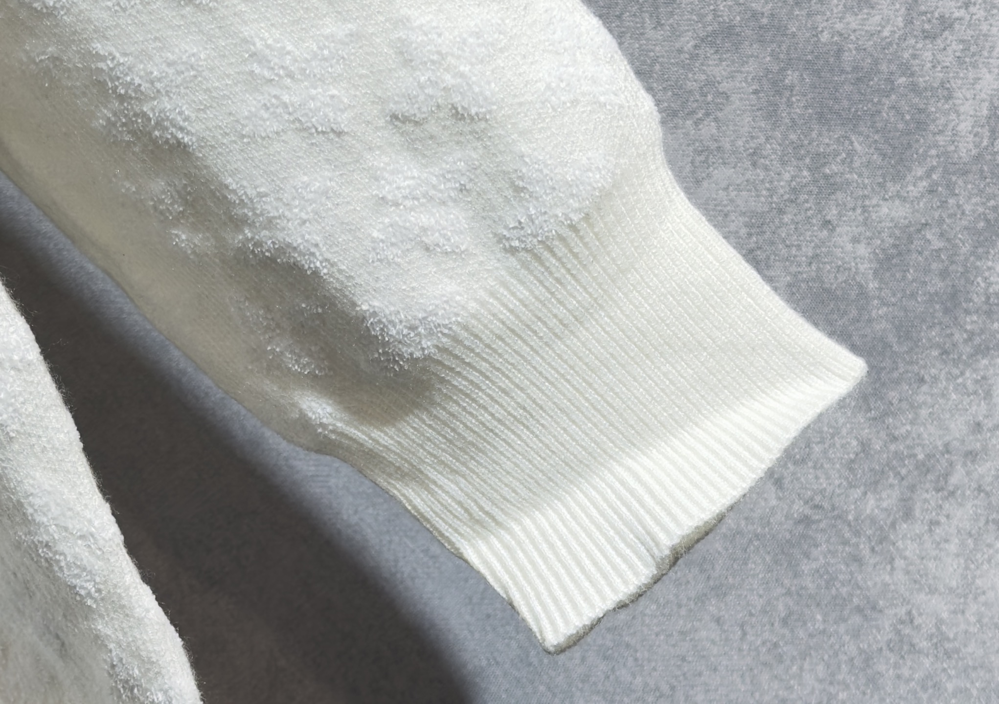 🔥LV 路易威登 2025秋冬新款羊毛毛衣 高品质意大利进口羊毛混纺面料，高密度针织，时尚百搭毛衣，帅气