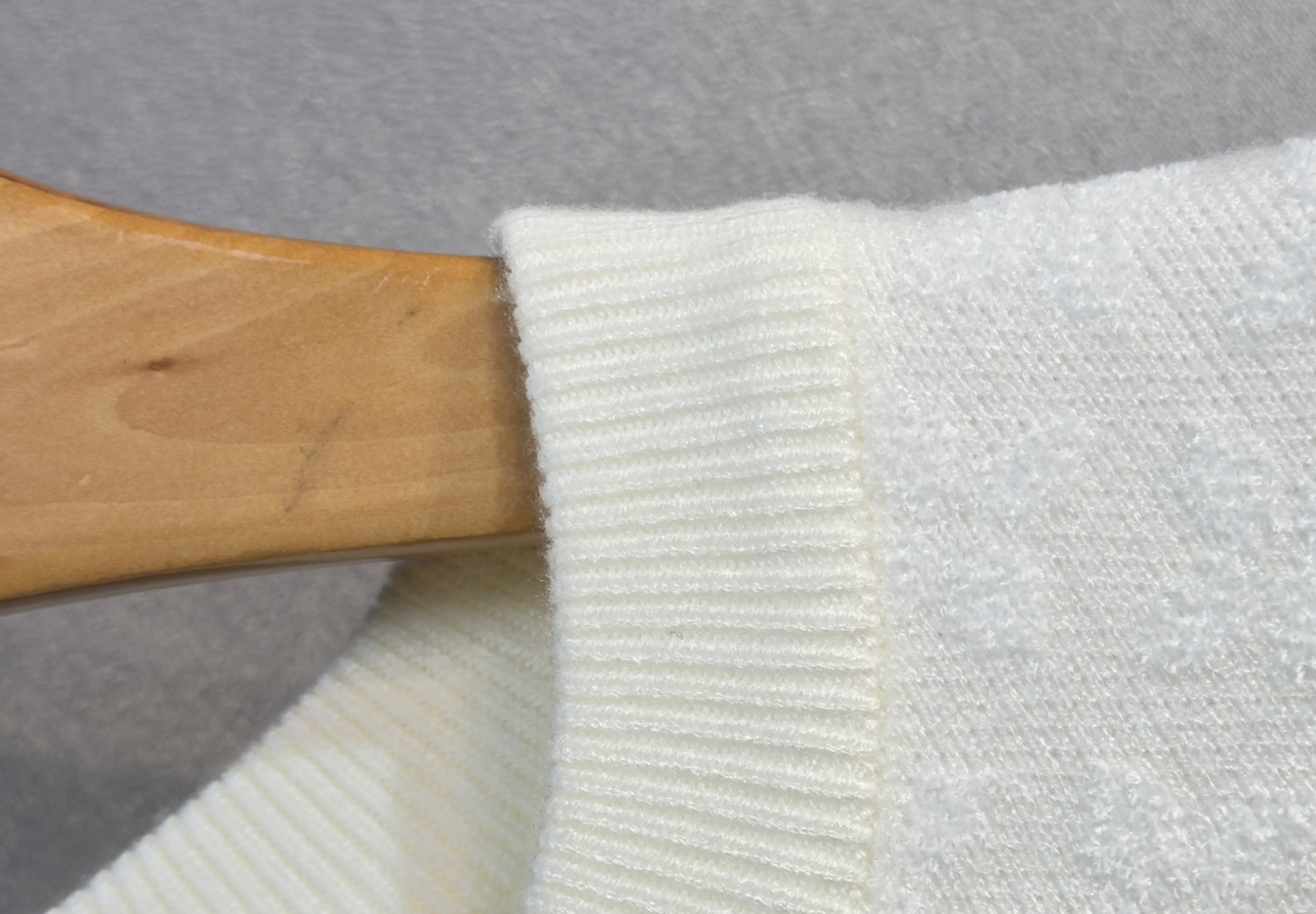 🔥LV 路易威登 2025秋冬新款羊毛毛衣 高品质意大利进口羊毛混纺面料，高密度针织，时尚百搭毛衣，帅气