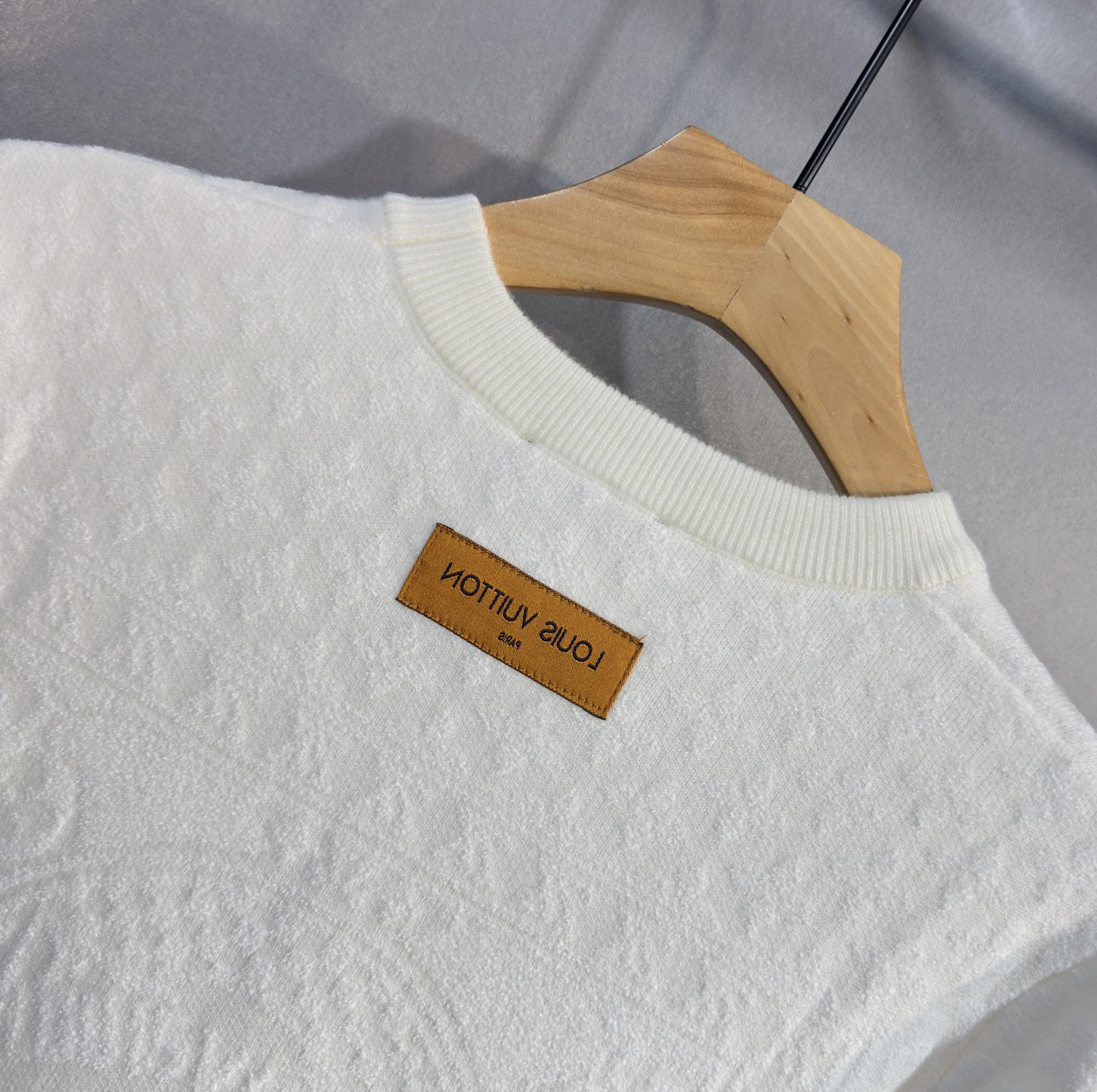 🔥LV 路易威登 2025秋冬新款羊毛毛衣 高品质意大利进口羊毛混纺面料，高密度针织，时尚百搭毛衣，帅气