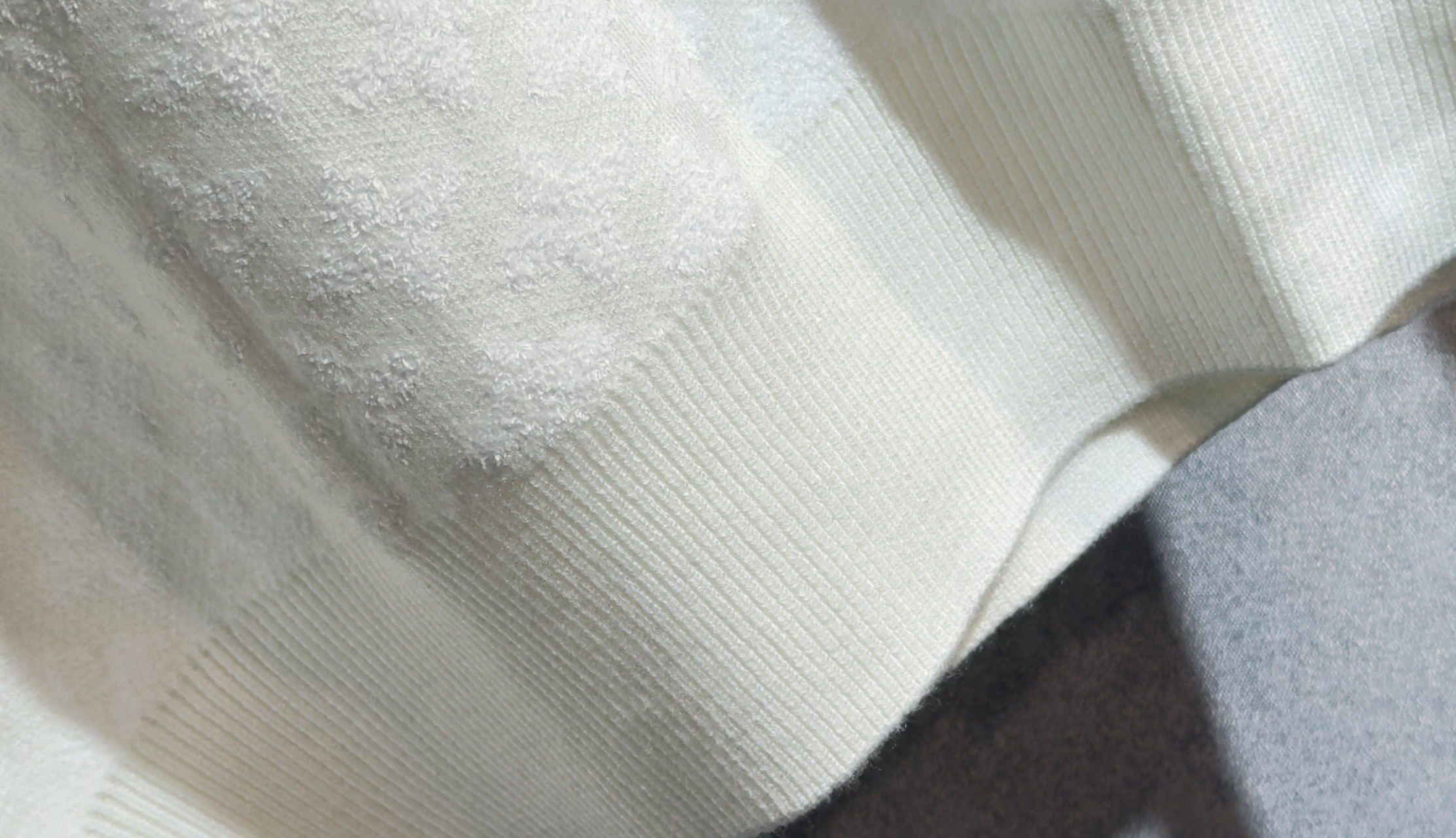 🔥LV 路易威登 2025秋冬新款羊毛毛衣 高品质意大利进口羊毛混纺面料，高密度针织，时尚百搭毛衣，帅气