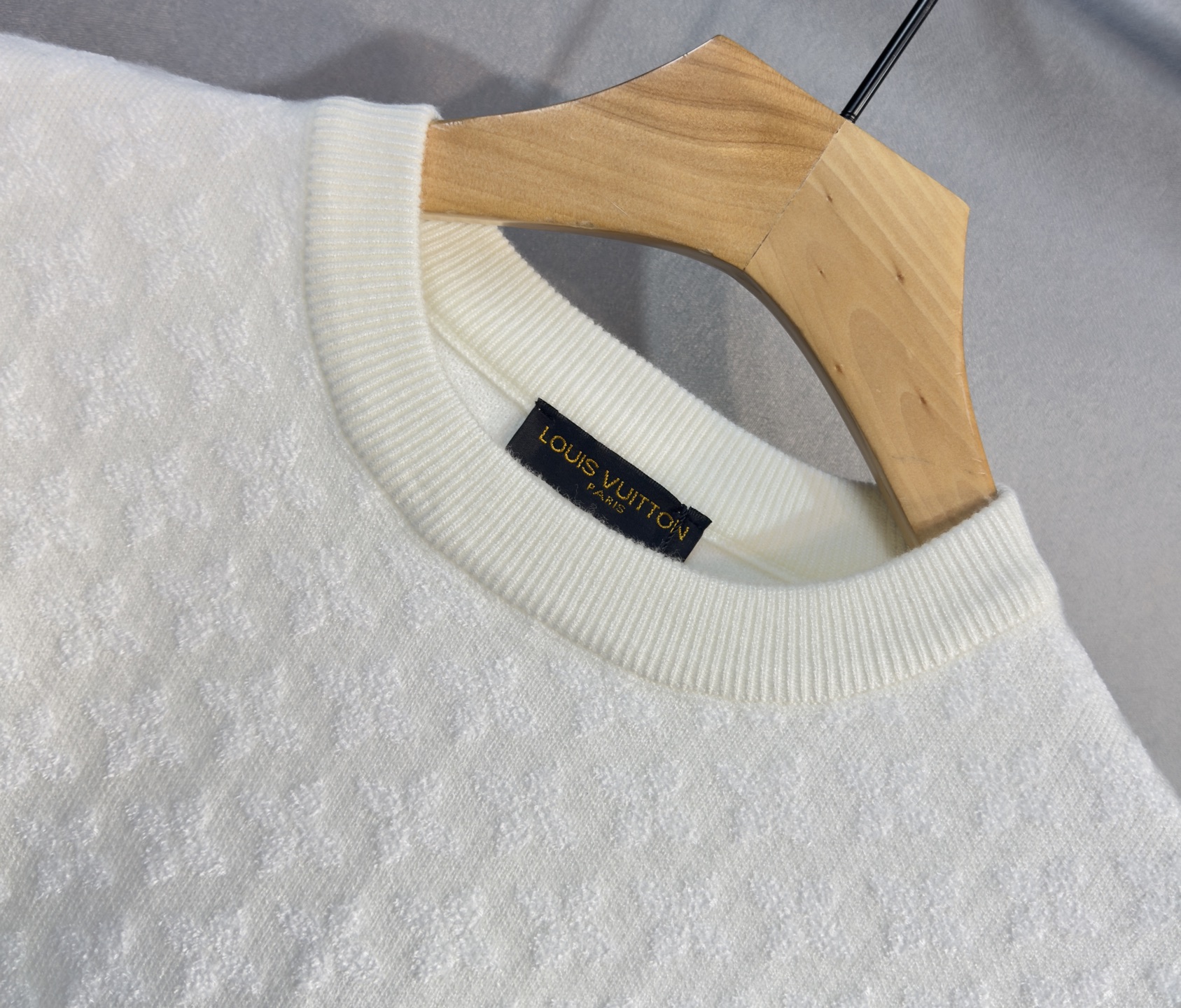 🔥LV 路易威登 2025秋冬新款羊毛毛衣 高品质意大利进口羊毛混纺面料，高密度针织，时尚百搭毛衣，帅气