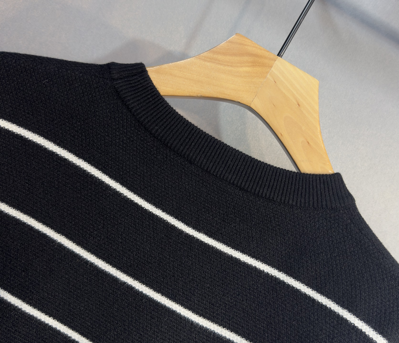 🔥🔥LOEWE 罗意威 2025秋冬新款羊毛毛衣 高品质意大利进口羊毛混纺面料，高密度针织，时尚百搭毛衣