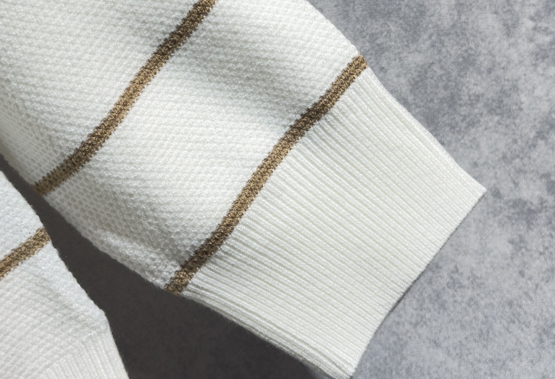 🔥🔥LOEWE 罗意威 2025秋冬新款羊毛毛衣 高品质意大利进口羊毛混纺面料，高密度针织，时尚百搭毛衣