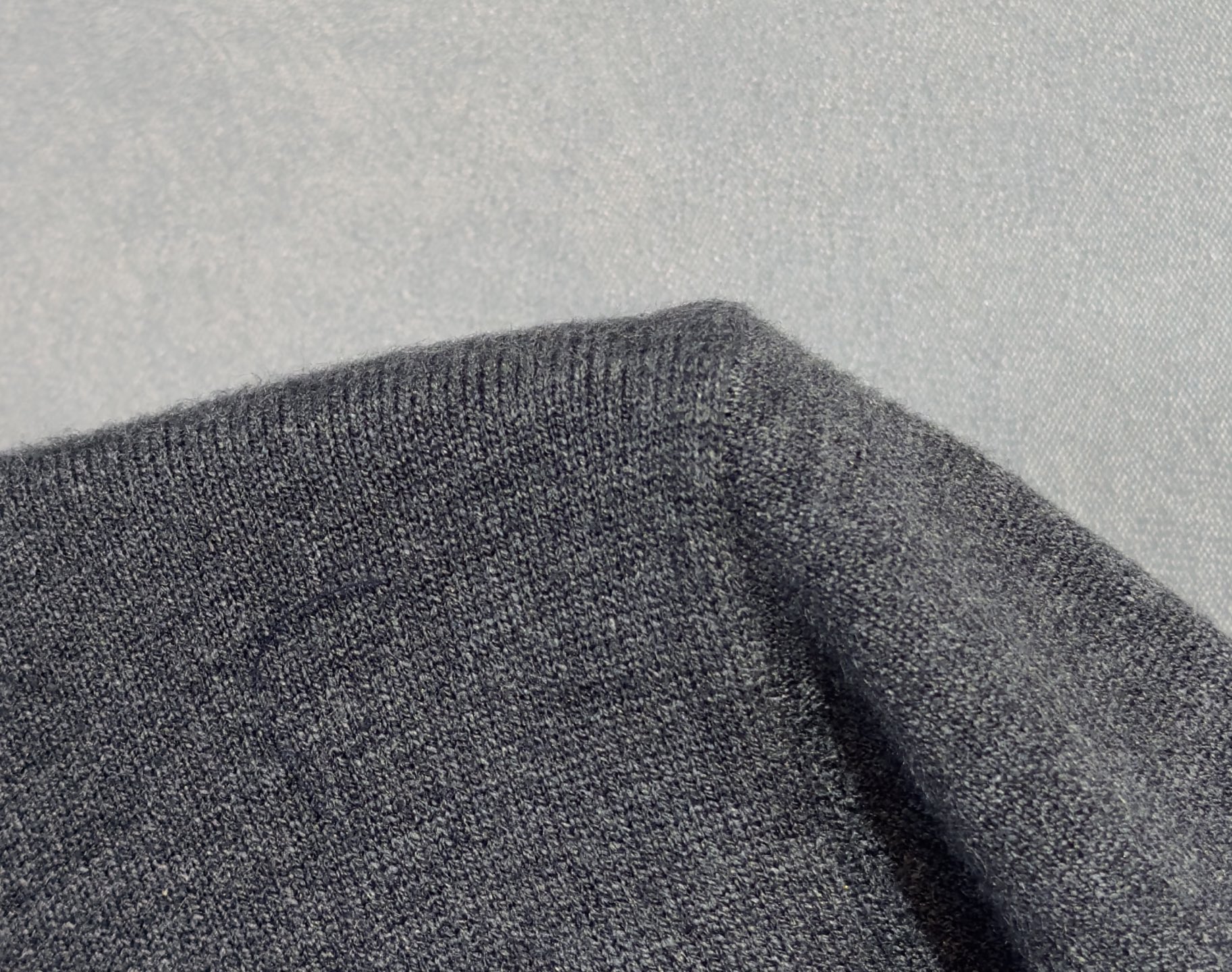 🔥LV 路易威登 2025秋冬新款小高领毛衣 高品质定制羊绒混纺面料，透气舒适，高密度制作，时尚百搭，小