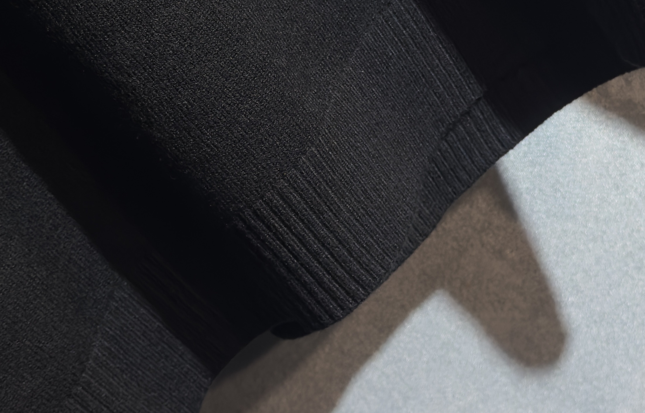 🔥LV 路易威登 2025秋冬新款小高领毛衣 高品质定制羊绒混纺面料，透气舒适，高密度制作，时尚百搭，小