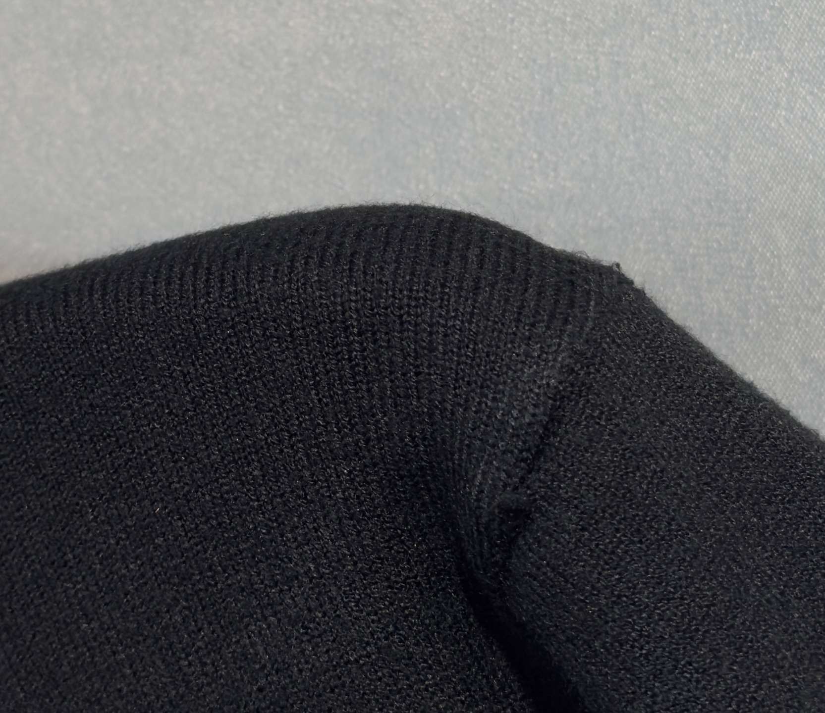 🔥LV 路易威登 2025秋冬新款小高领毛衣 高品质定制羊绒混纺面料，透气舒适，高密度制作，时尚百搭，小