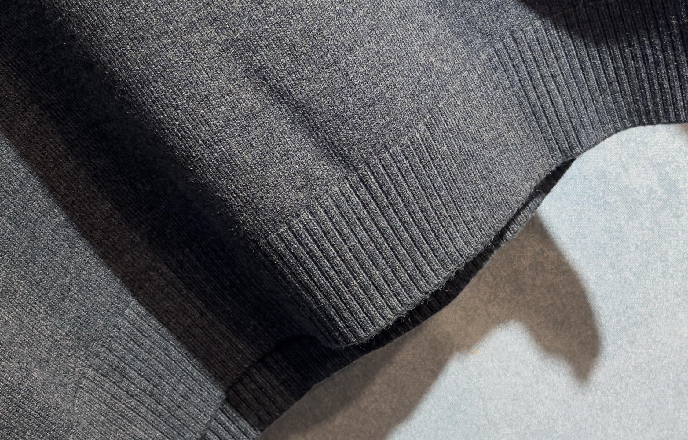 🔥LV 路易威登 2025秋冬新款小高领毛衣 高品质定制羊绒混纺面料，透气舒适，高密度制作，时尚百搭，小