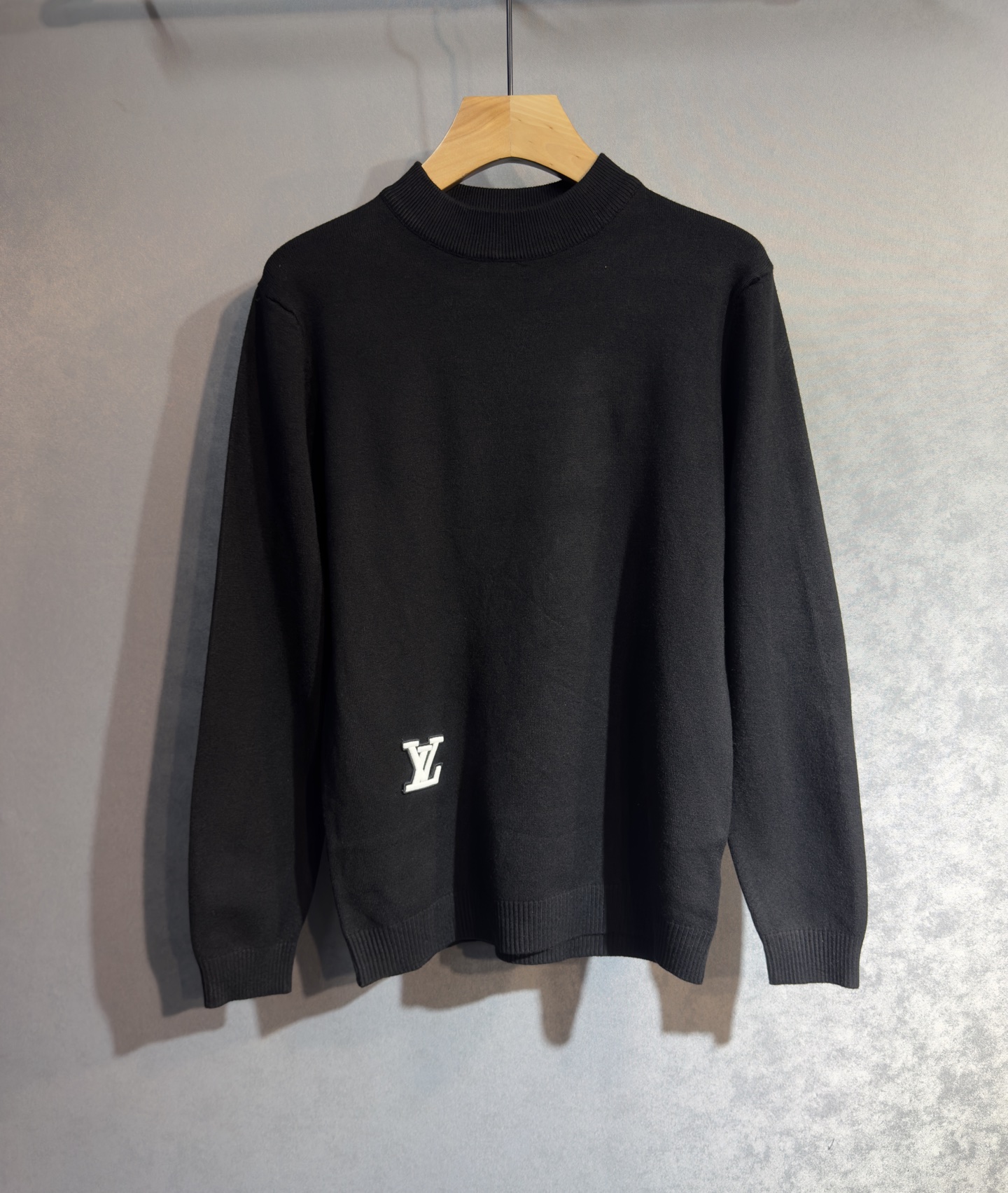 🔥LV 路易威登 2025秋冬新款小高领毛衣 高品质定制羊绒混纺面料，透气舒适，高密度制作，时尚百搭，小