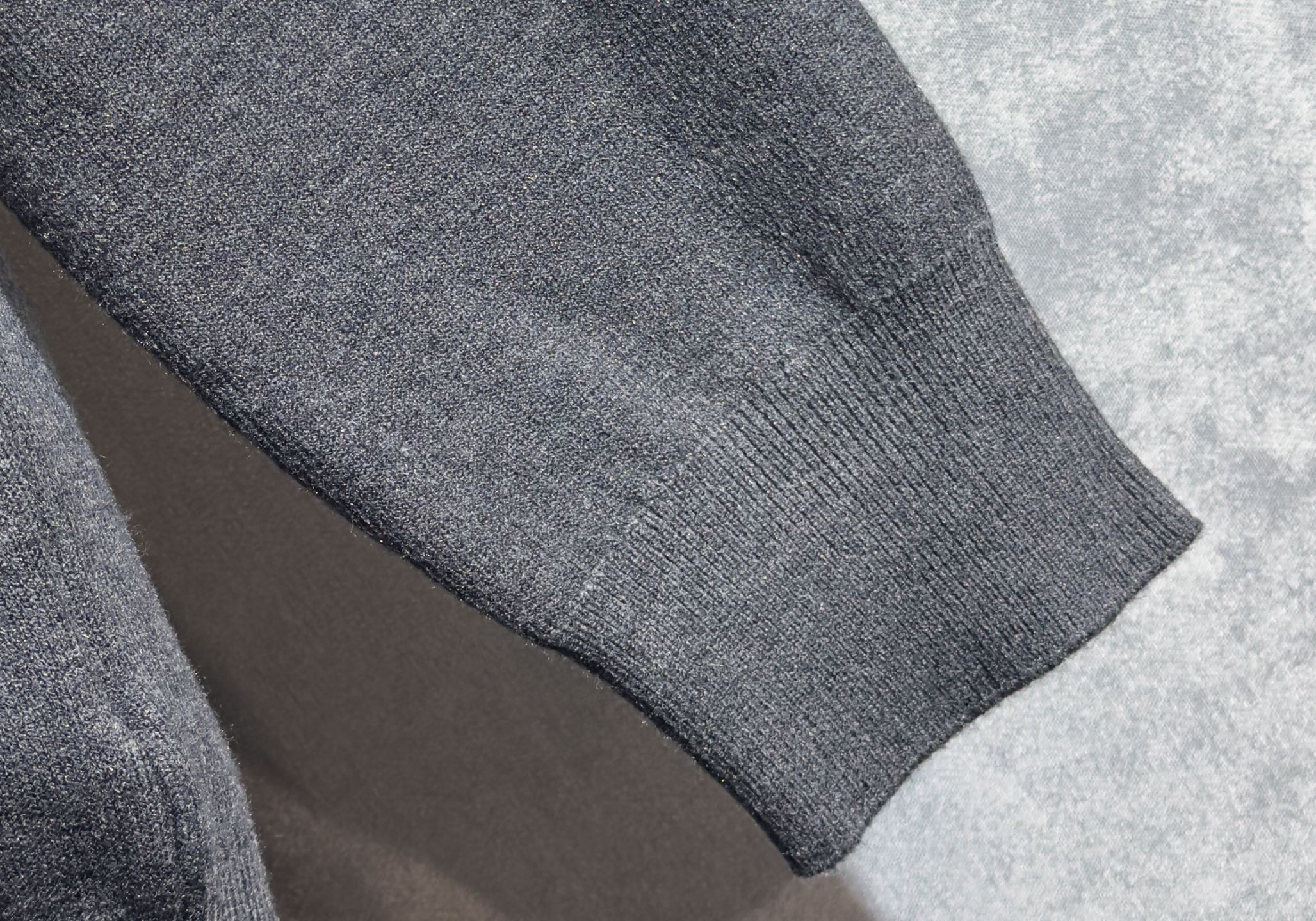 🔥D&G 杜嘉班纳2025秋冬新款小高领毛衣 高品质定制羊绒混纺面料，透气舒适，高密度制作，时尚百搭，小